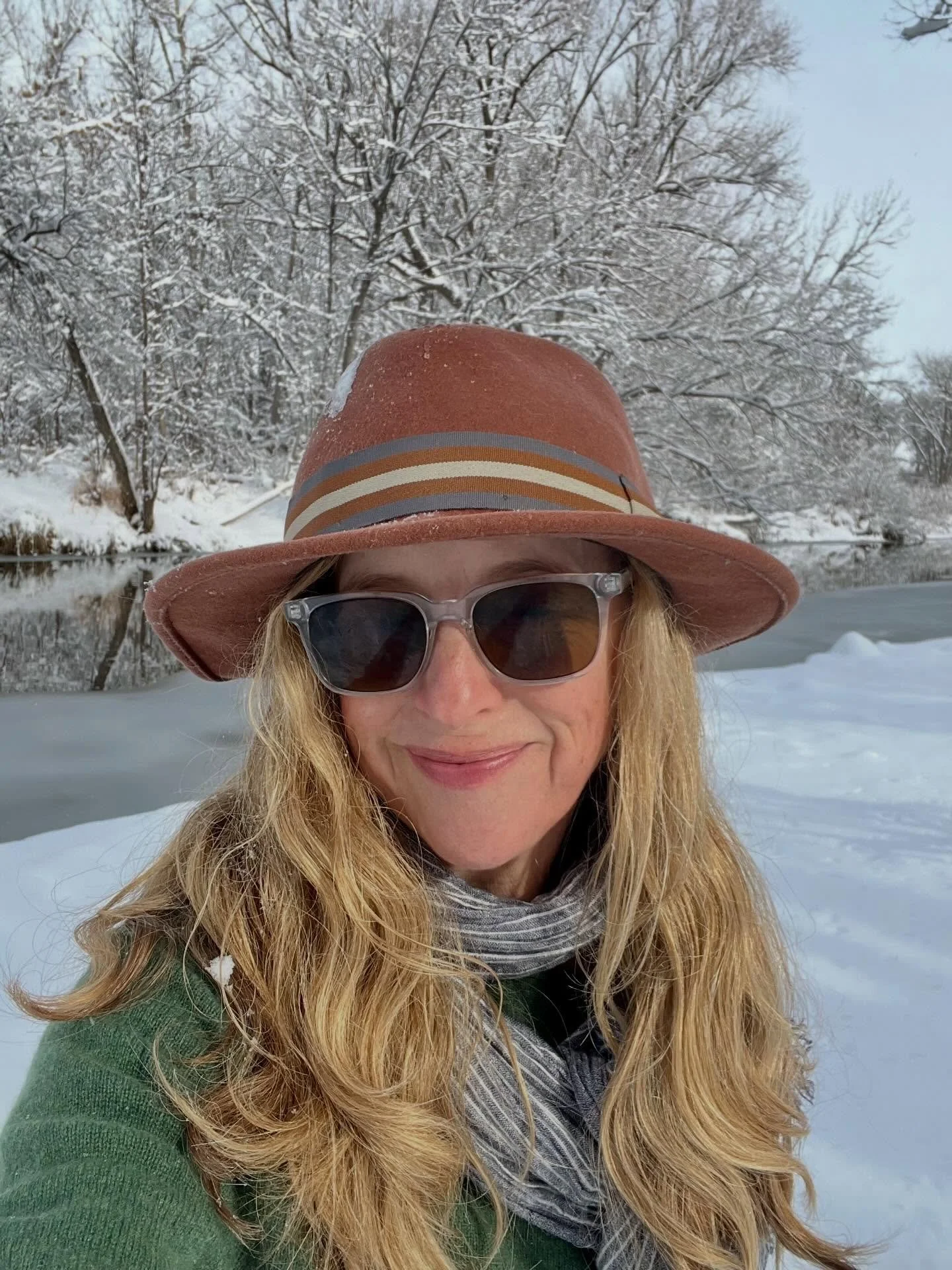 The snow is here! I love tromping through the woods by the river... so magical. ❄️✨And Peachy looks extra sweet with her frosting of snow in our yard&hellip;🩵 Is it snowing where you are? Hope you're savoring it&hellip; 🫖☃️

#coloradolove #poudreri