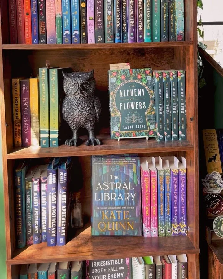 I'm in love with this whimsical, witchy bookshop on wheels... Heart of the Wood Books! 🌲&hearts;️📚 

I was honored to be part of their book coven conversation about The Alchemy of Flowers. (Swipe to the end to see a photo of us all together!) 🪻💐?