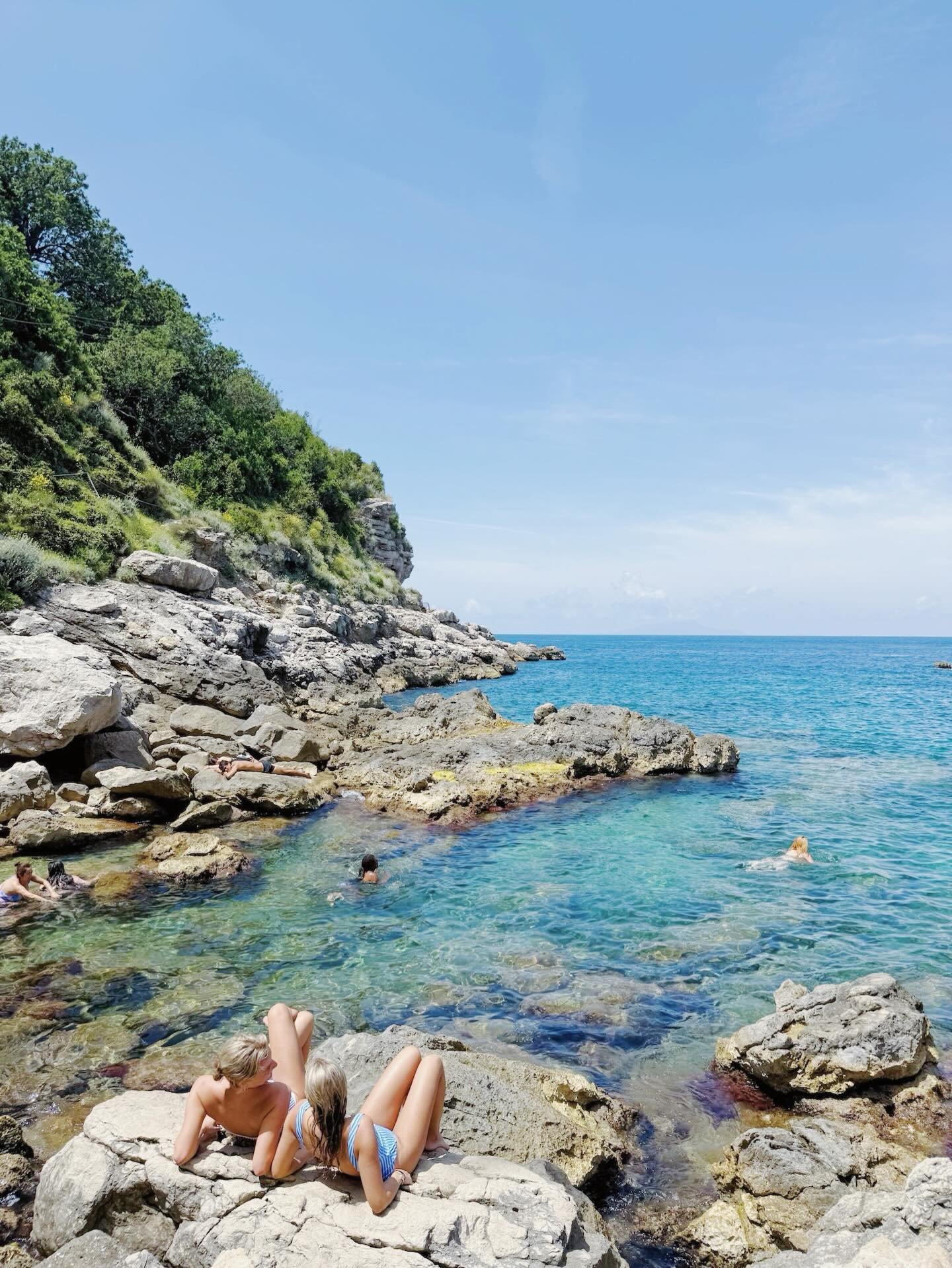 Officially on DND until further notice&hellip; happy break!!! 🫧💛✈️

#CLEMSONTRIDELTA #TRIDELTA #DLAM