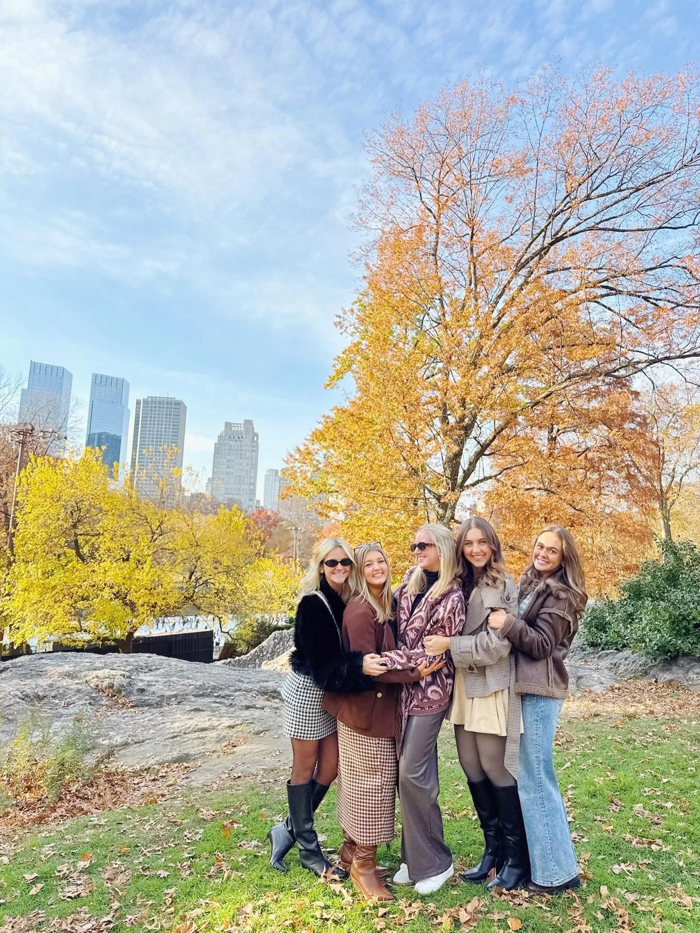 Always down for a girls trip to the city🚕🏙️❤️

#CLEMSONTRIDELTA #TRIDELTA
