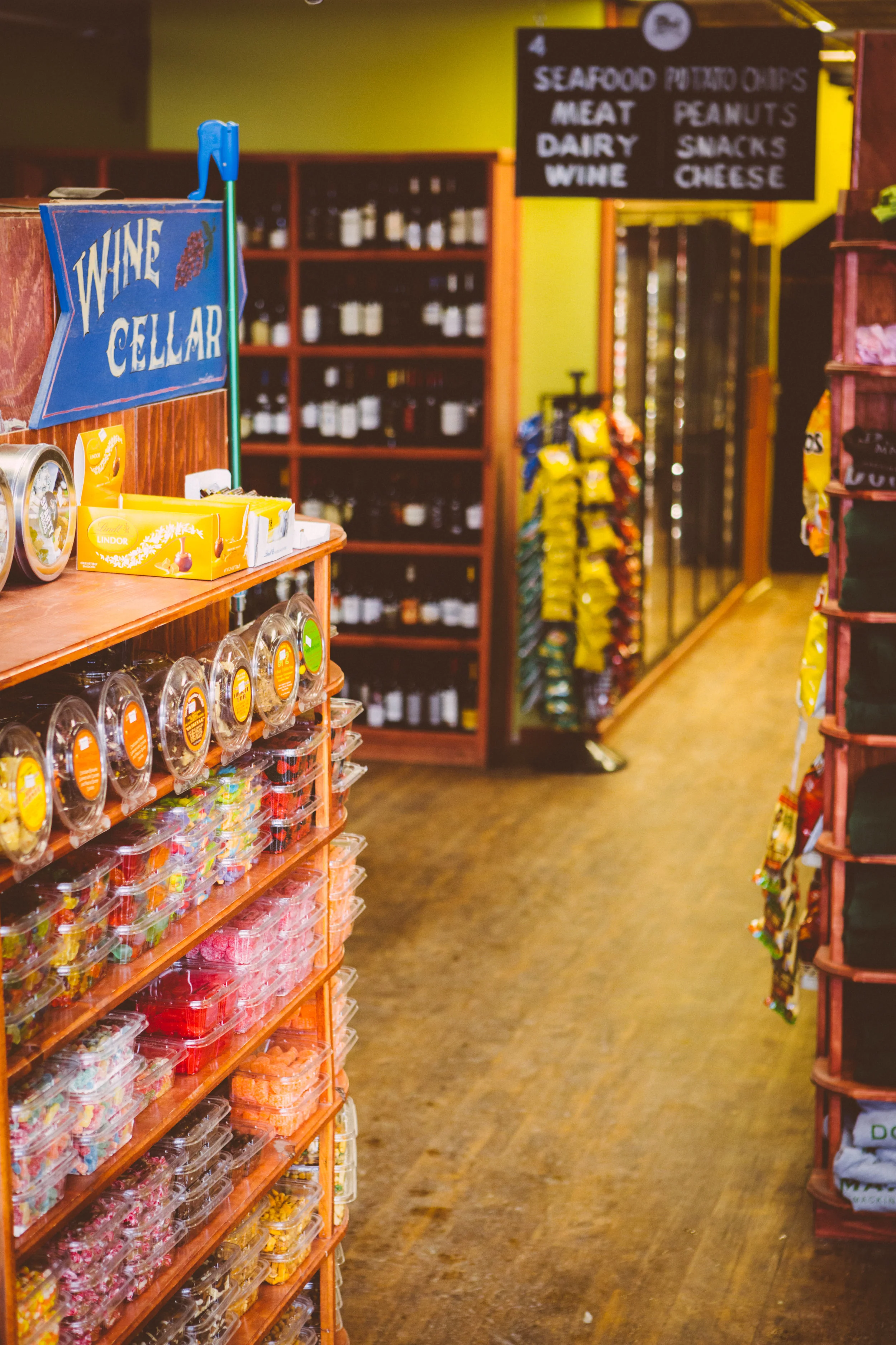 Family Owned, Grocer, Gifts, Souvenir Shop, Mackinaw, Wine Cellar, Bulk candy, bulk food