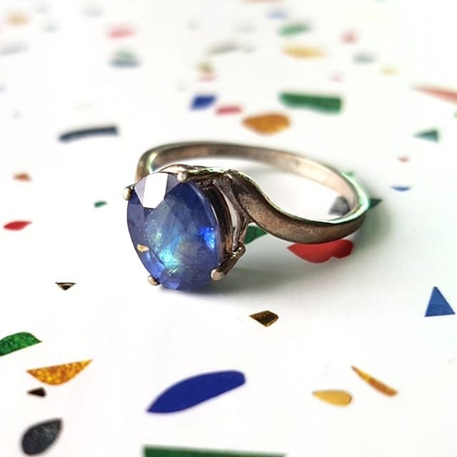A beautiful blue sapphire that glows from within. Set lovingly in a sterling silver, size 8 ring.
.
.
.
#jewelry #sapphire #silver #ring #engagementring #finejewelry #kelseyprudhommefinejewelry