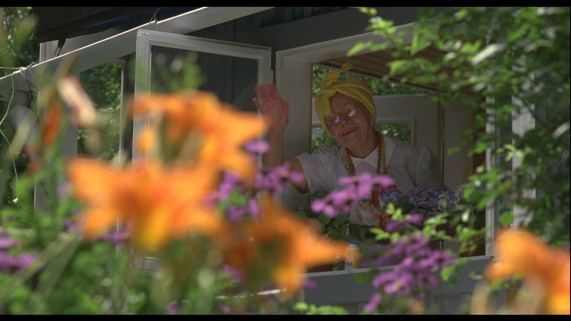 gma waving_01.png