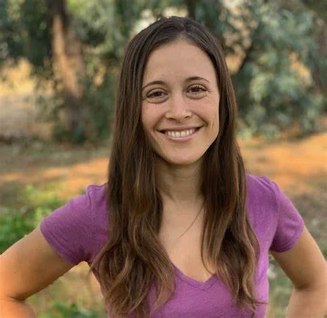 295: How Declining Soil Health is Making Us All Fatter and Sicker; the Healing Power of Grounding | Jessica Chiartas, PhD