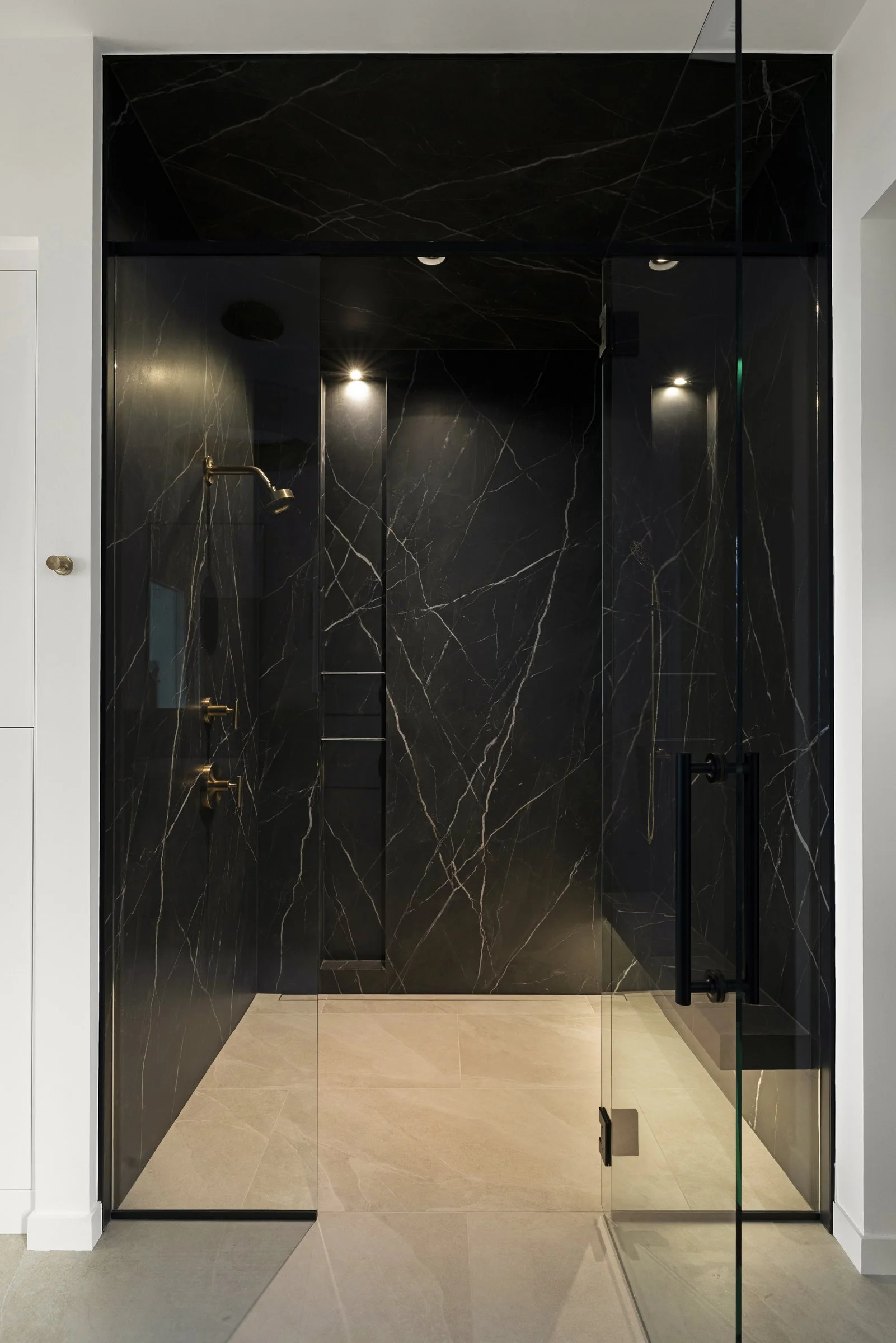 AHT_Denali- NShore Drive_Inteiors_122.jpg