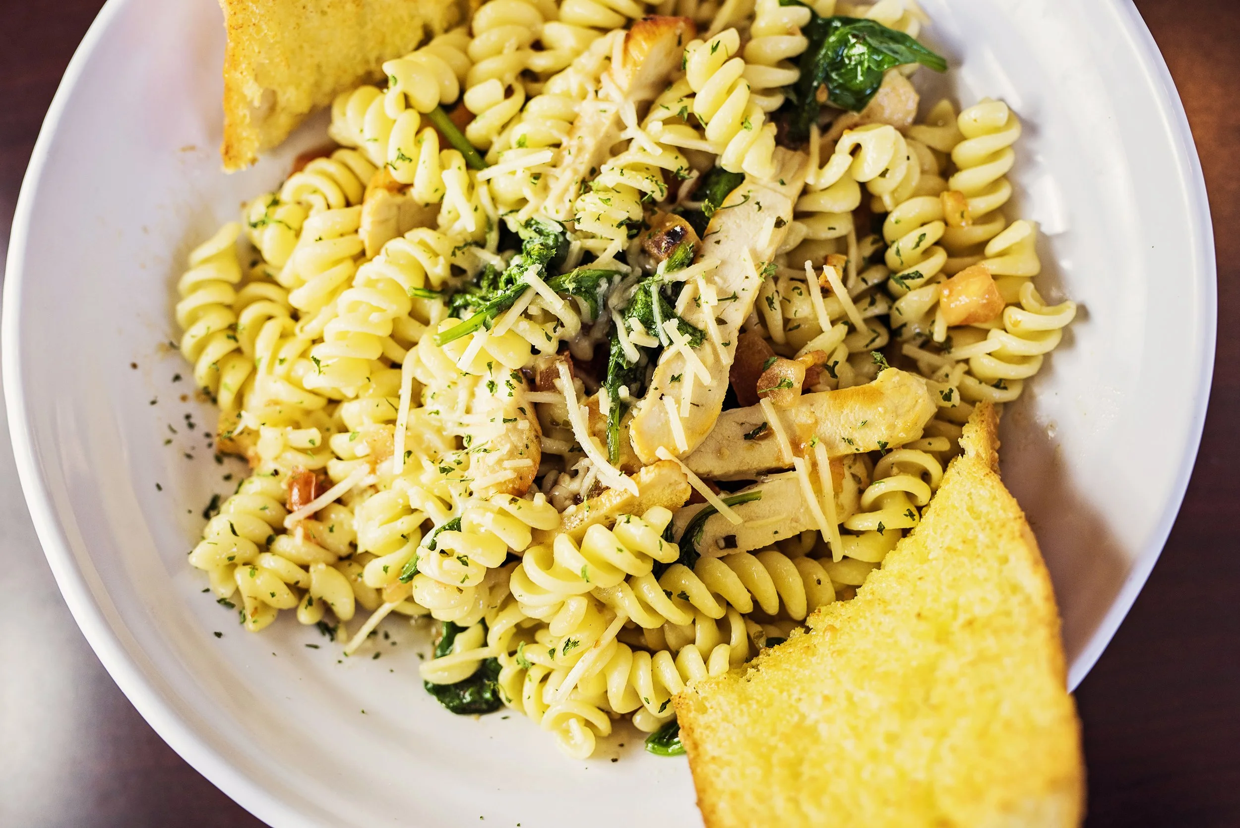 Papa Luigis_Kames_chicken & pasta florentine-6.jpg