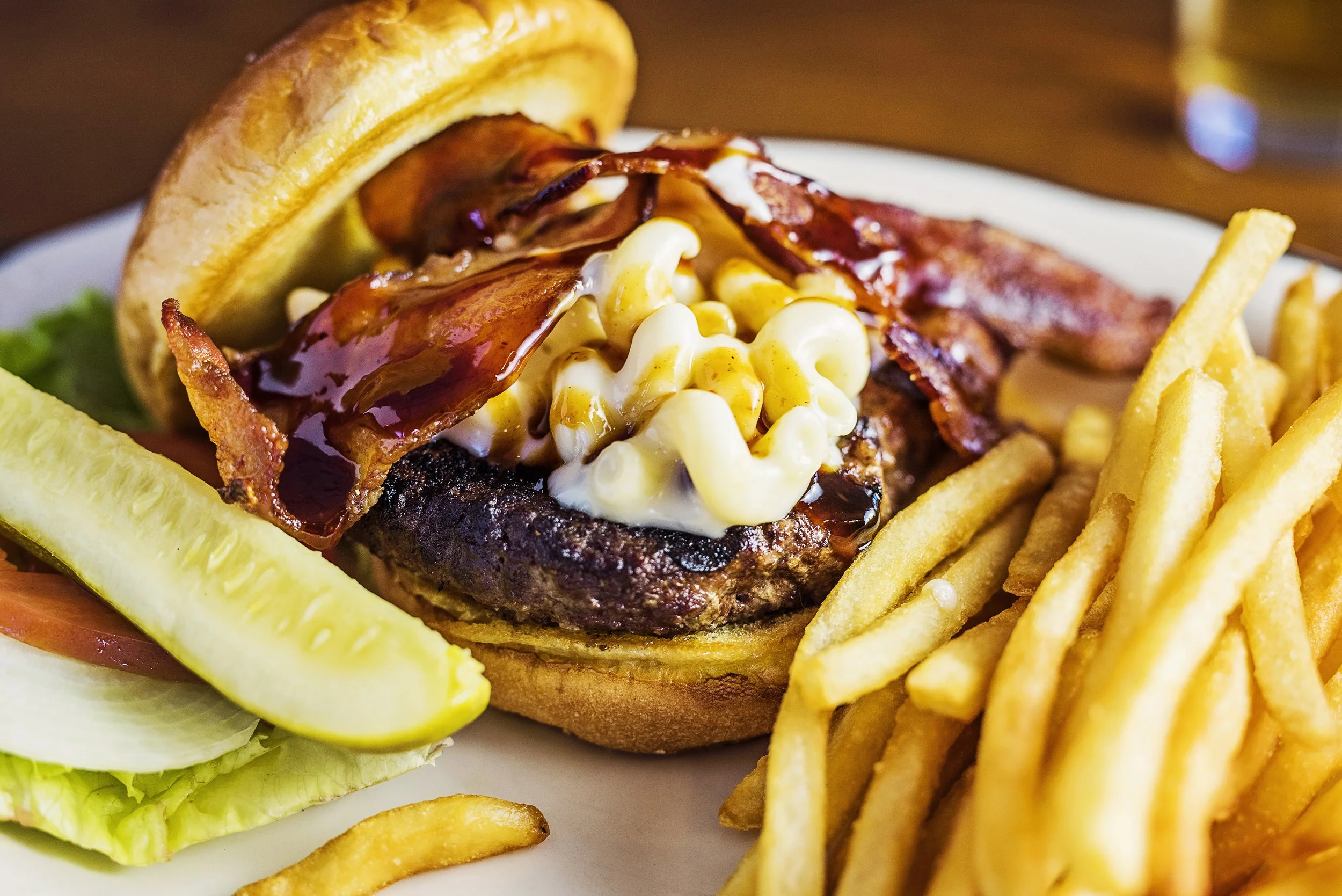 Pistol Pete_Kames_mac & cheese burger-5.jpg