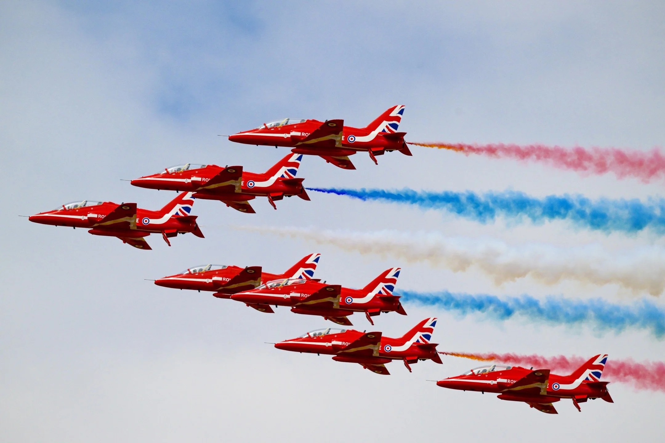 Have always loved the @rafredarrows and finally today have had the change to photograph them at #RIAT2025 @airtattoo incredible. #simondervillerphotography #riat2025 #raf
