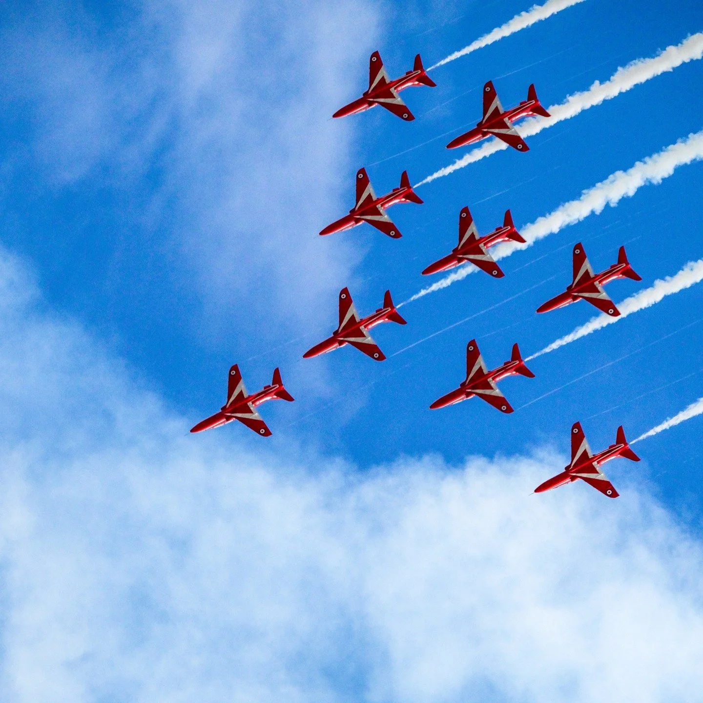 Been a pleasure to capture these guys in action @rafredarrows ... no words!! @airtattoo #riat2025 #simondervillerphotography #raf