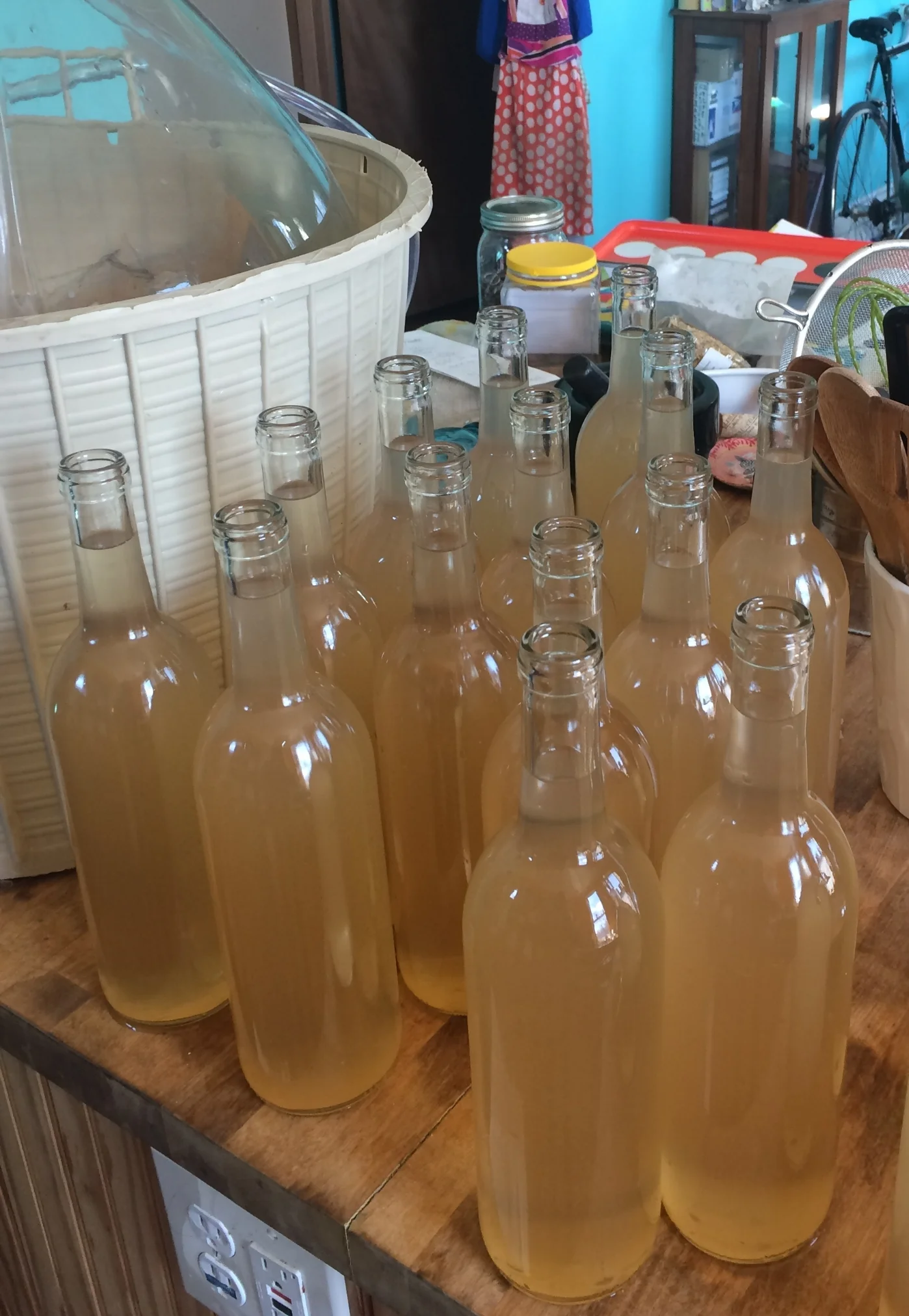  Homemade apple-honey wine 
