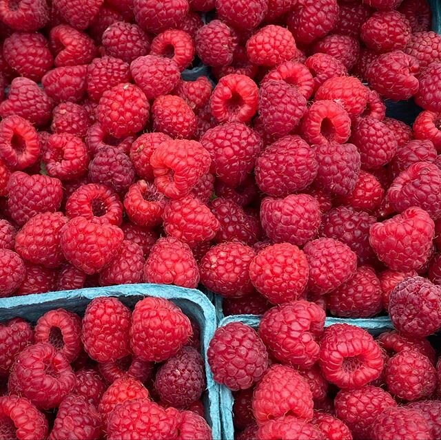 Thanks for shopping with us yesterday! We look forward to seeing you next Thursday. @sidhufarms first raspberries of the season, @seekingkombucha first week, eggs from @happygnomefarm beautiful bouquets from @sweet.alyssum.farm ,rainbow chard from @s