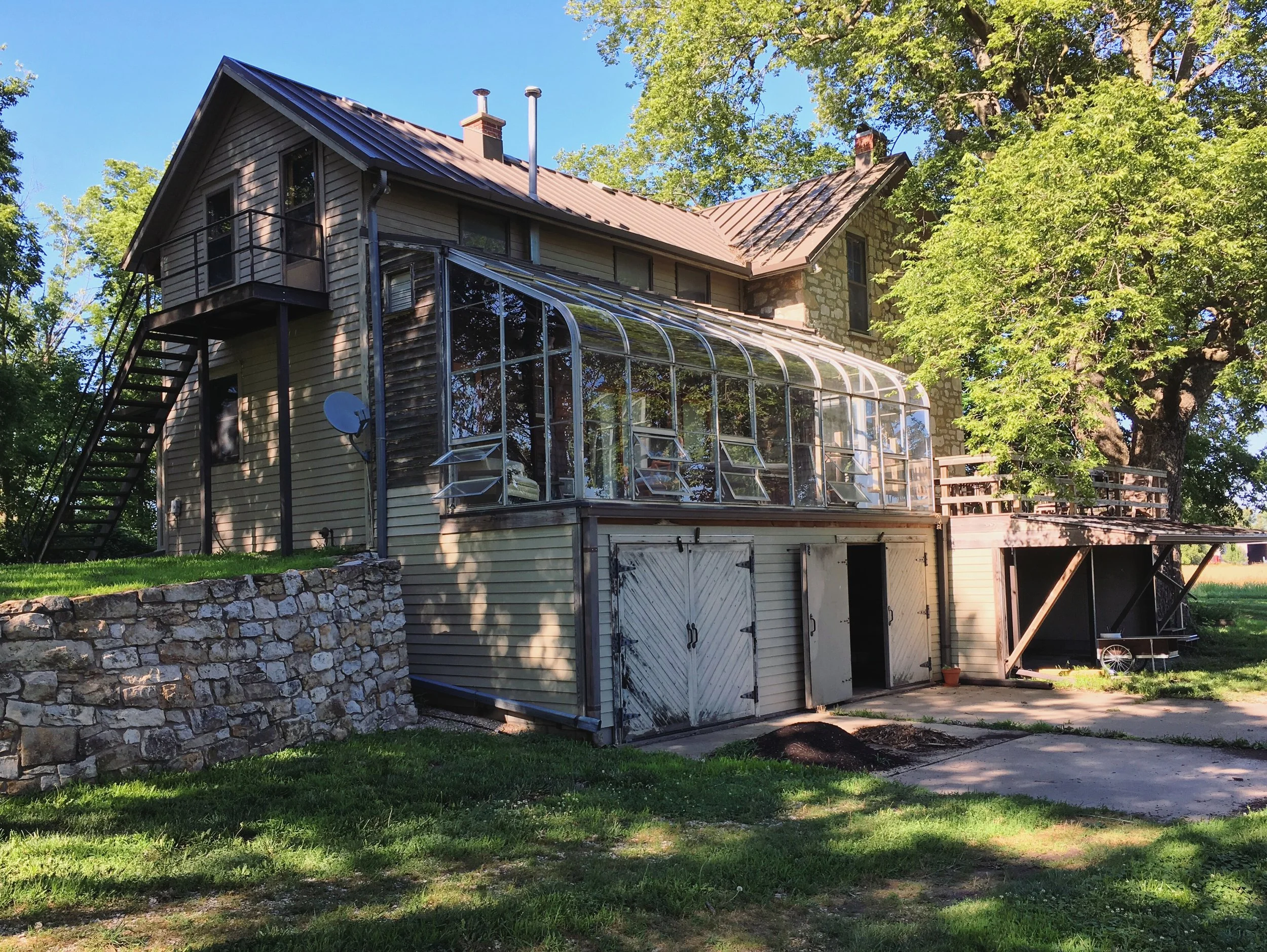 For context, here's the back of the property, where you can see the modern addition, solarium, garages underneath and to the right, that. tree.&nbsp;