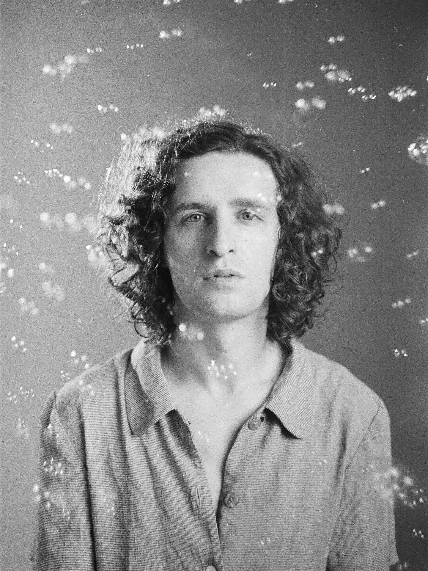 NEXT WEEK 10/26 @jamminjava rare appearance of the duo whales performing deep cuts and 🆕 tunes from Seth&rsquo;s soliloquy 𝓞𝓷𝓮&rsquo;𝓼 𝓪 𝓒𝓻𝓸𝔀𝓭 // show starts at 7pm followed by @drewgibson1532 &amp; @julietlloydmusic 🤙

📸: @ausnapz