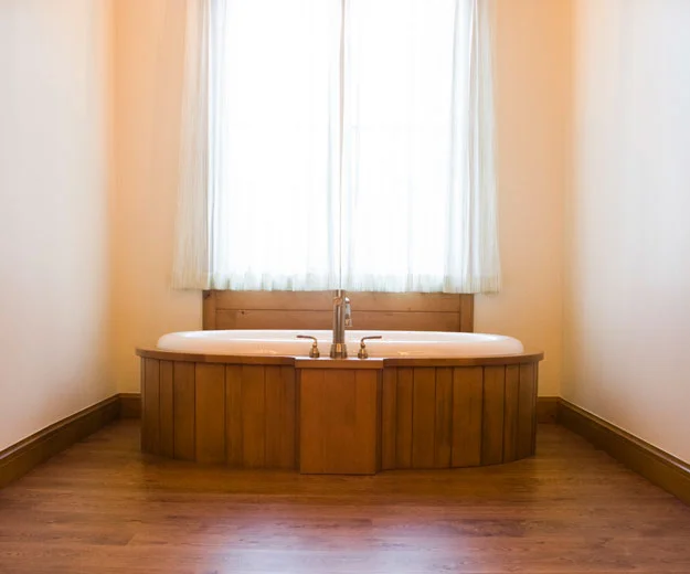 bathtub1.jpg