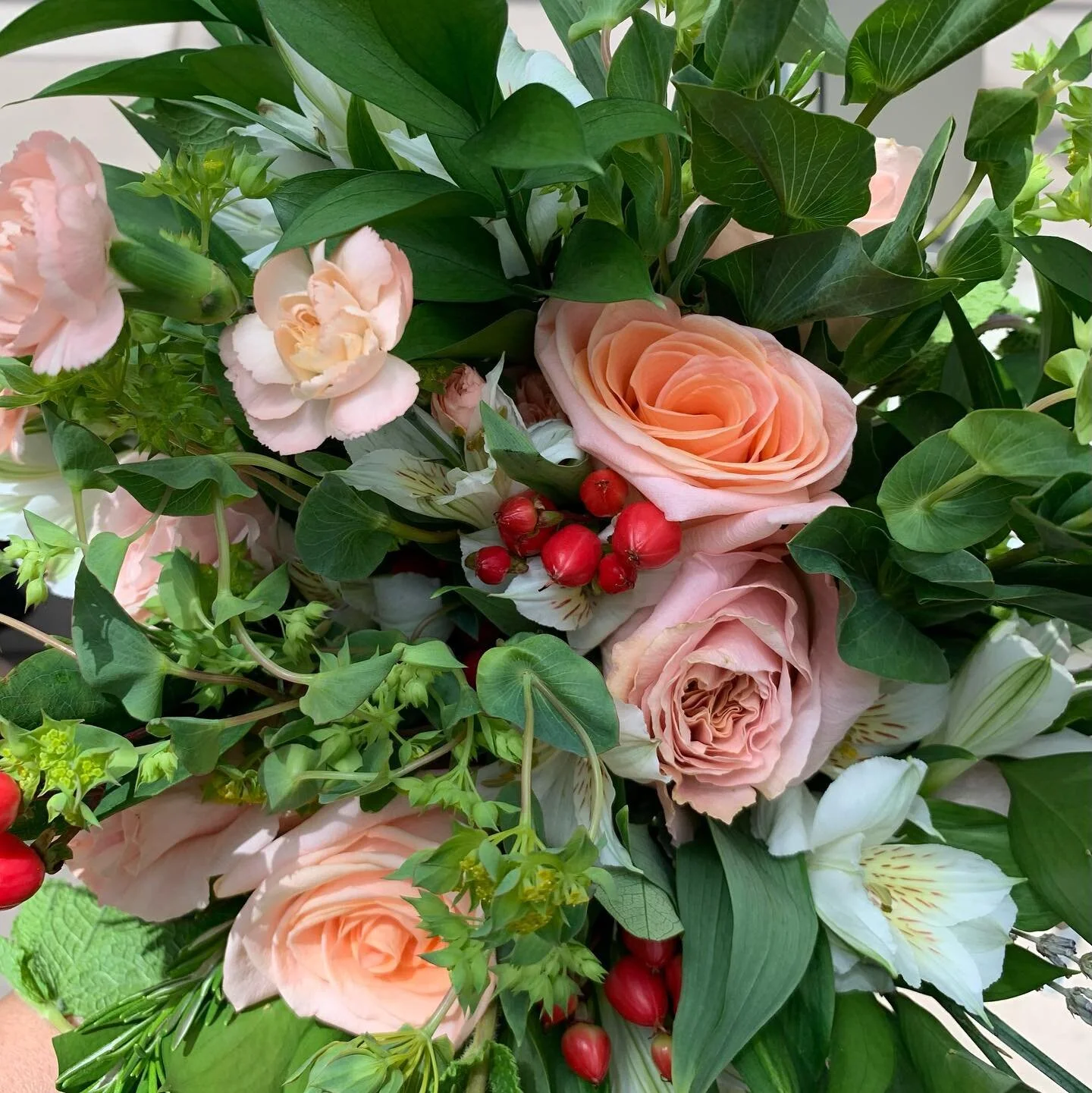This weekend I took a class in wellness through floral design given by @flowerduetla. 
It was fantastic!  I learned how flowers and herbs inspire the senses and heal. It also gave me so much inspiration for my pattern design and painting. See the sec