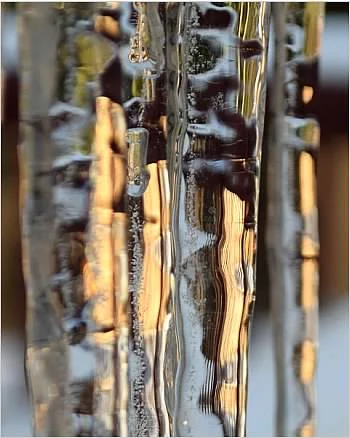 DSC 0134 vert straightened icicles.jpg