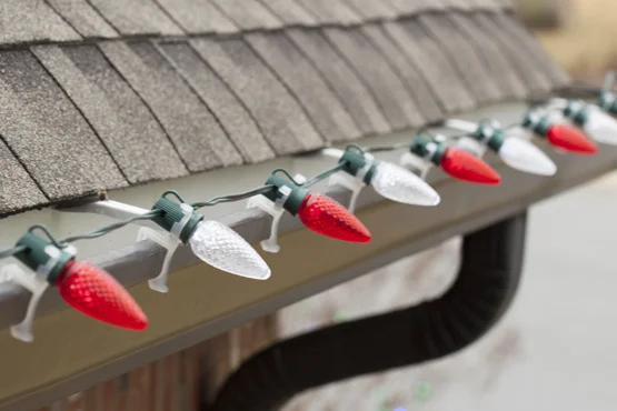 hang-christmas-lights-on-gutters.jpg