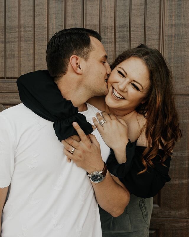 I cannot tell you how weird it felt to have a camera in my hand again, but also how great it felt. I missed doing what I love! So happy I was able to meet up with these two and run around the wedding venue for their one year Anni! 🙌🏼❤️