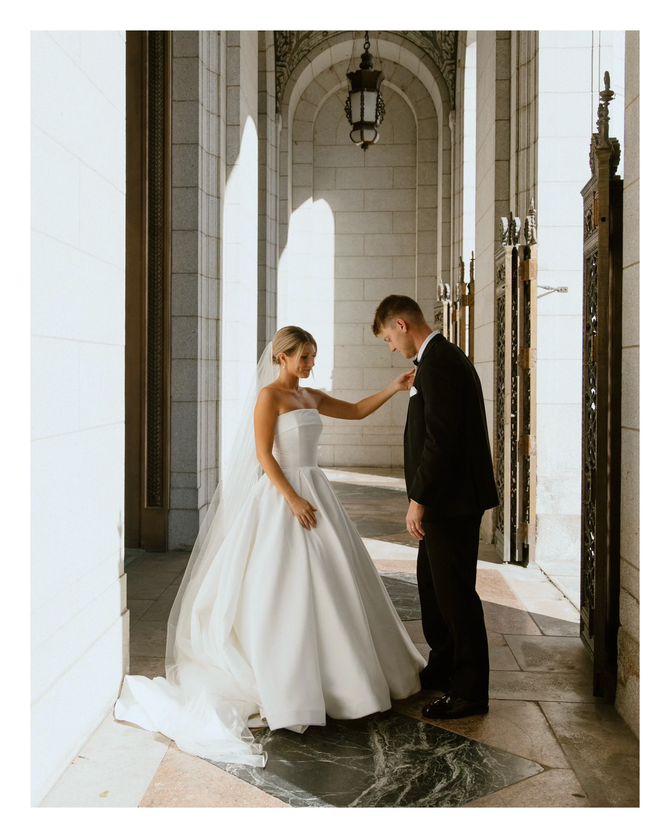 I&rsquo;m so so SO behind on posting 😅 Really going to try to be a lot better about sharing more work here in the next few months!! This wedding from last year has me swooning all over again while looking through their wedding gallery and trying to 
