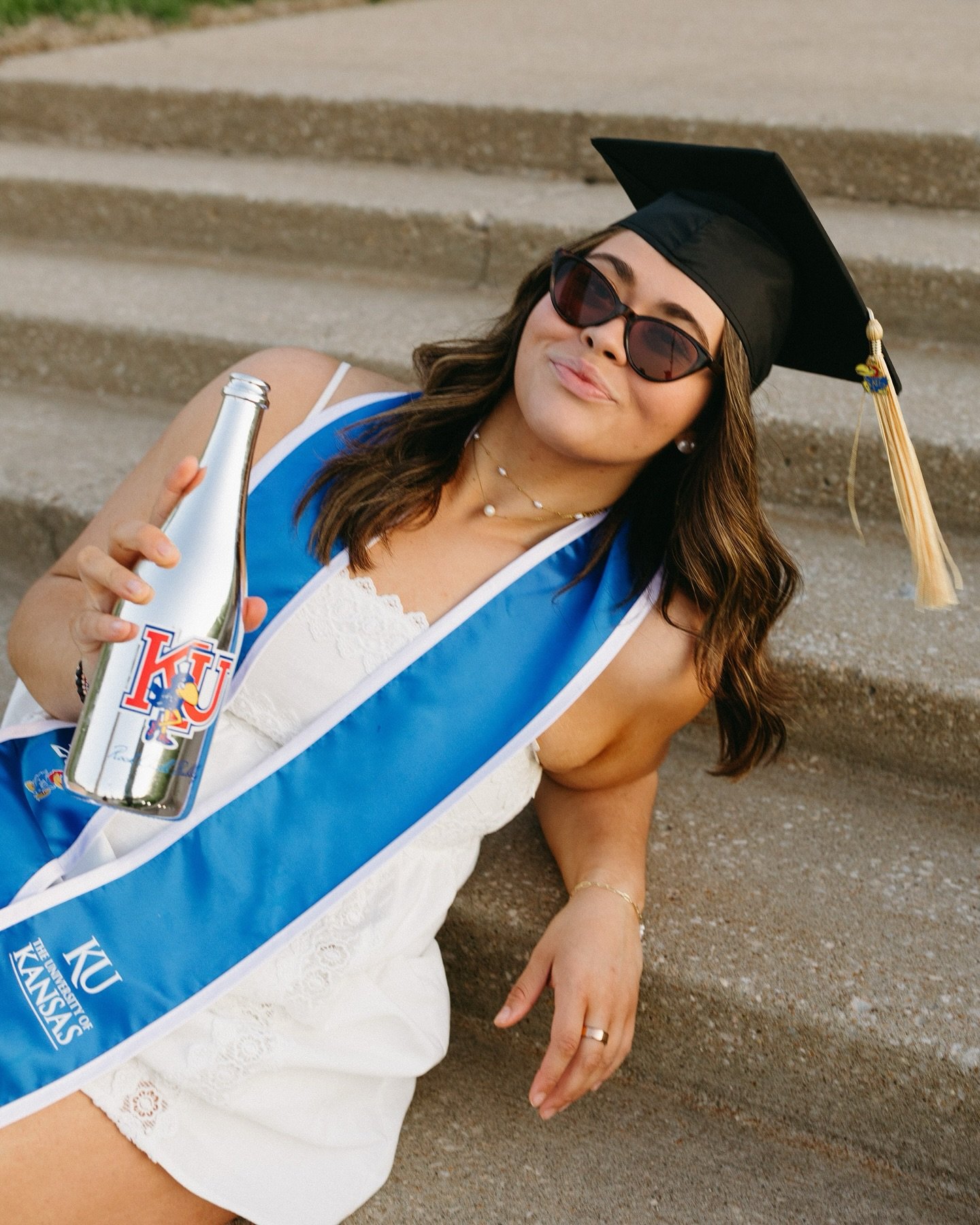 Not my favorite girl graduating?! 😭🫶🏽so proud of you @sofiia.rodriiguez, my everything friend ❤️ tan by me @recreatingrays 😮&zwj;💨☀️