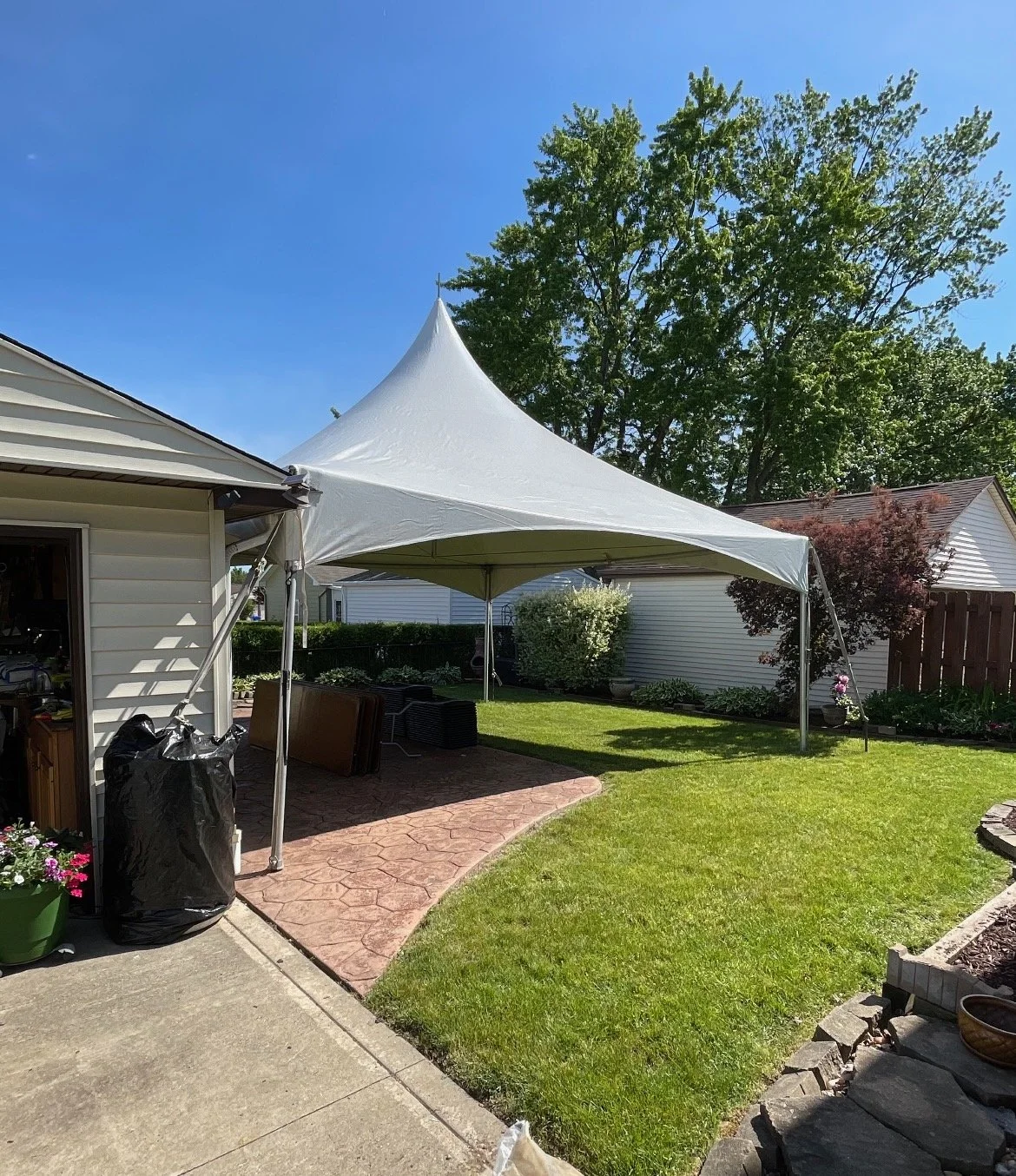 Why is renting a tent a good idea for a graduation party ?