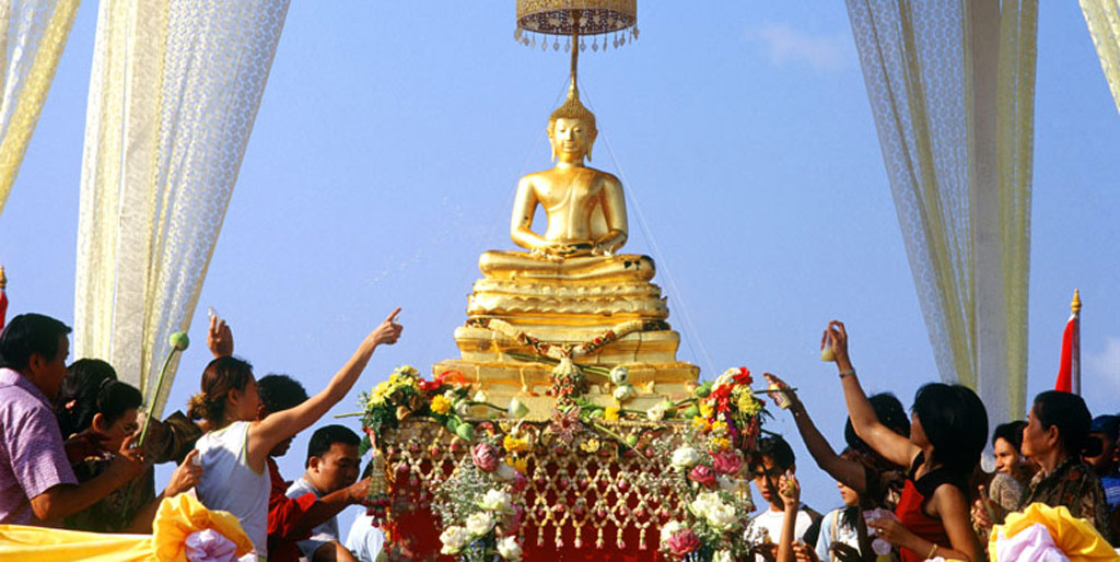Songkran-Activities-Temple.jpg