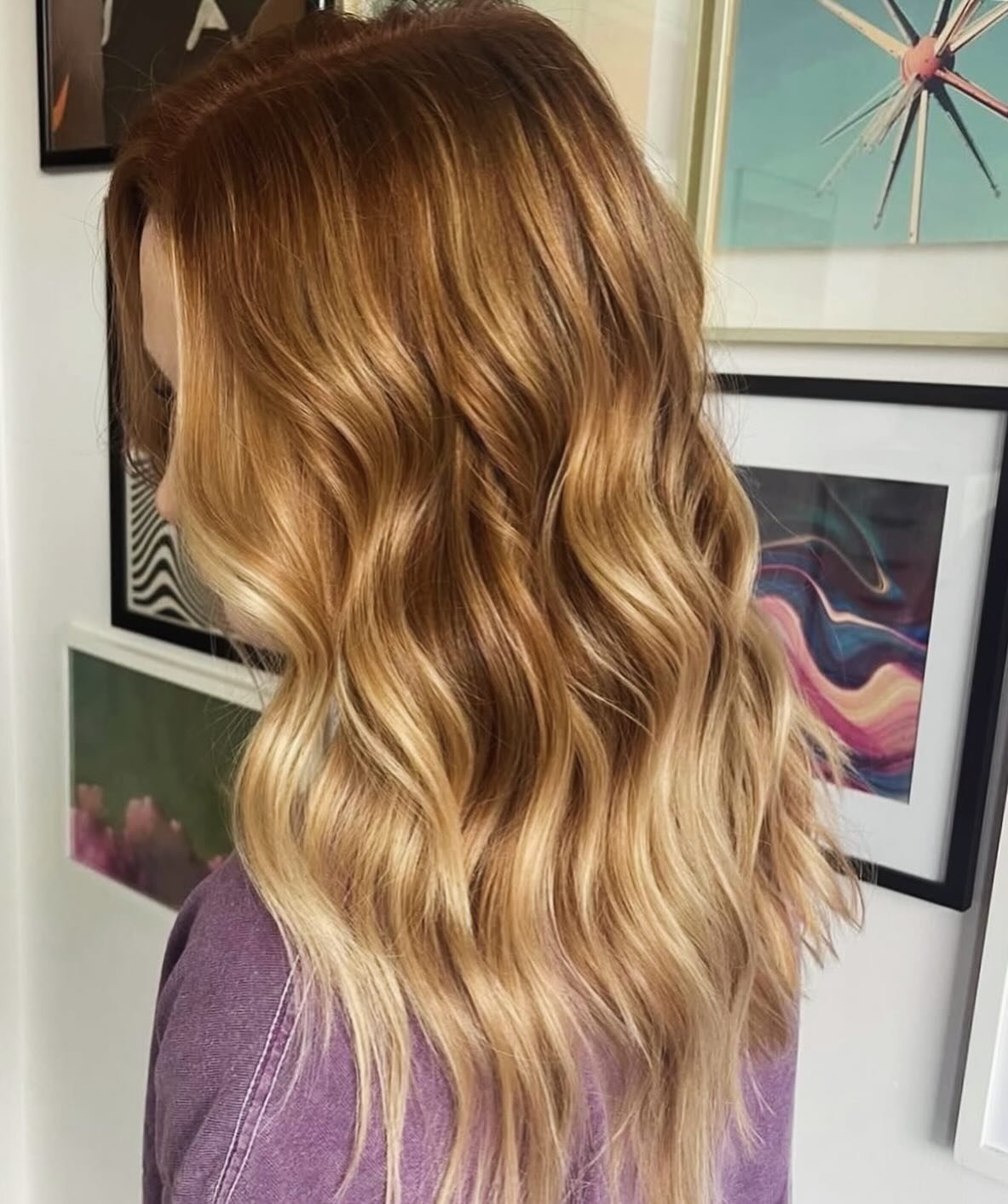 ALLY

✨ Always beautiful dimension and bold color with @allymirrorandmantel