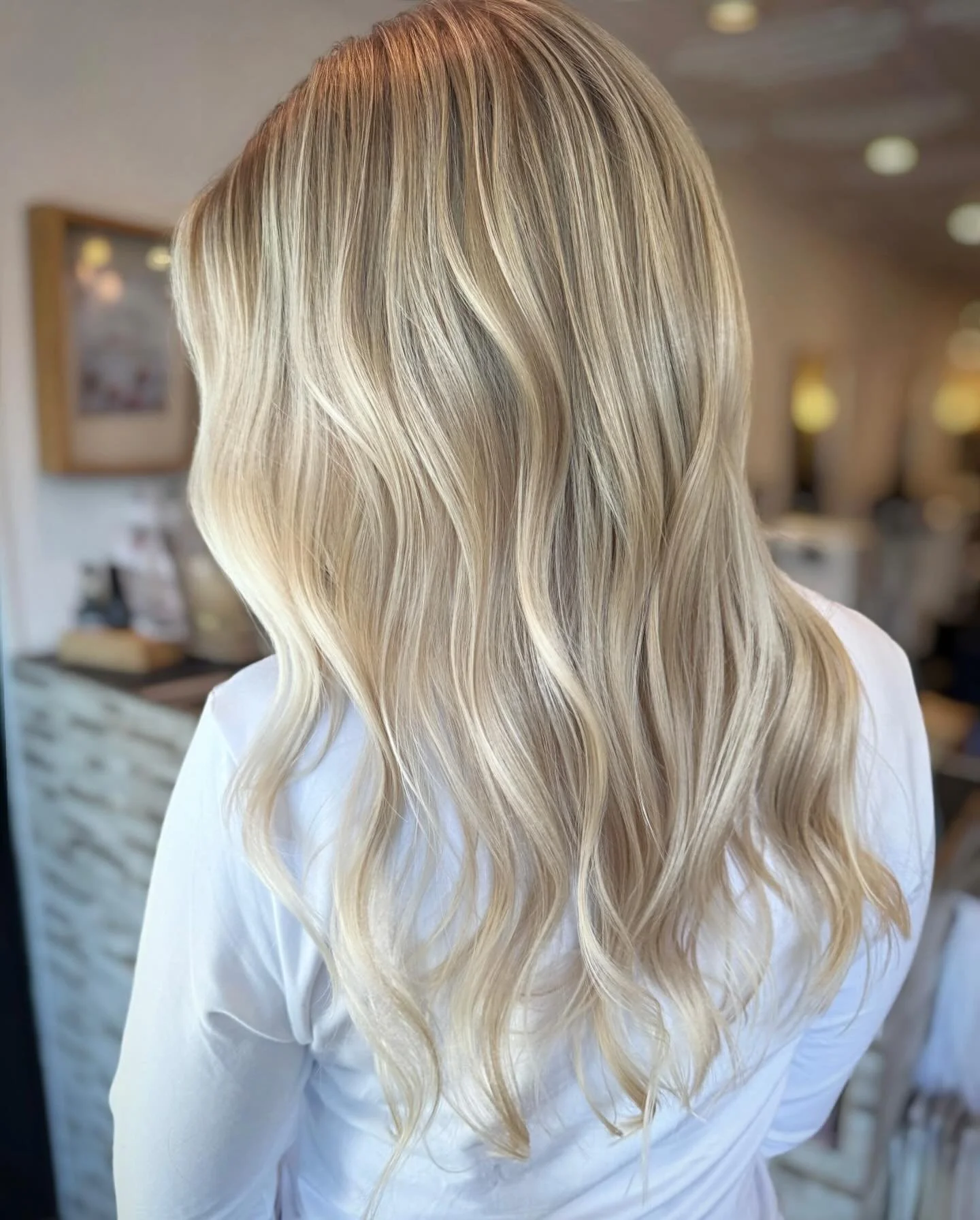 SHAWNA 

Have you seen a more perfect blonde? 
@shawnaleaaa