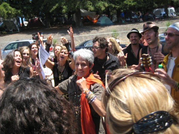 Sasha Rose with Joan Baez and chorus