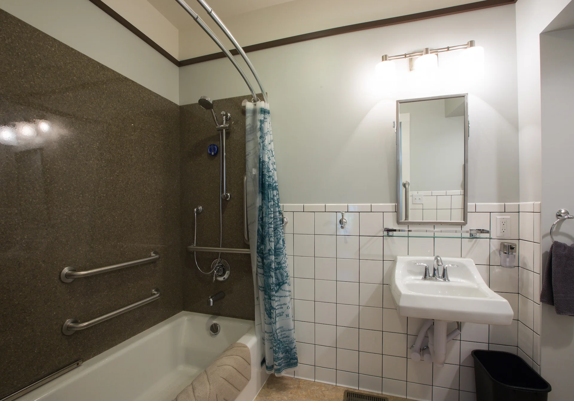 Shady_Spruce_Hostel_Pam_Voth_Photography_019.jpg