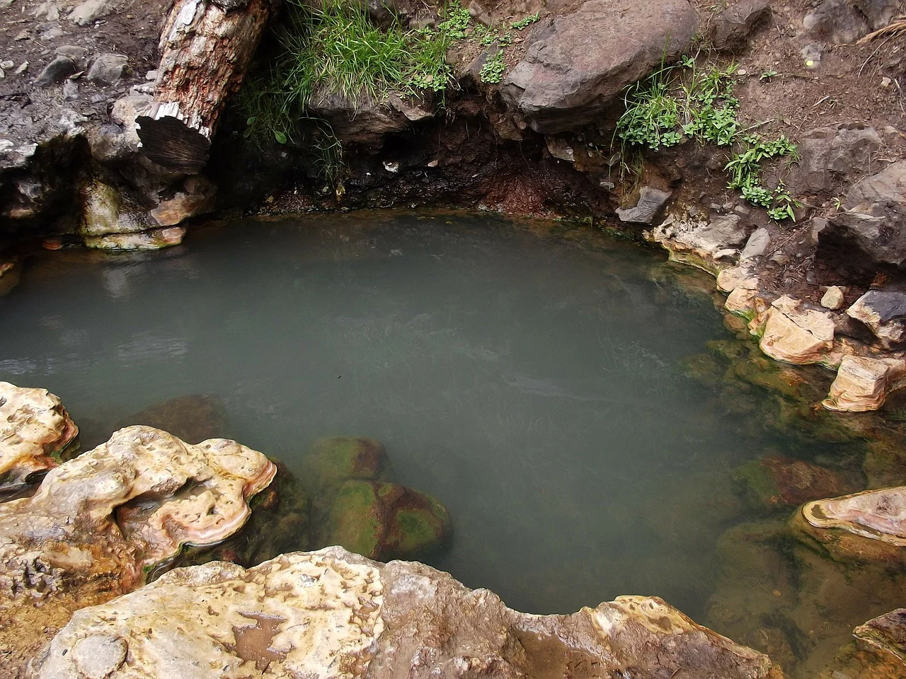 hotsprings-85195_1280.jpg