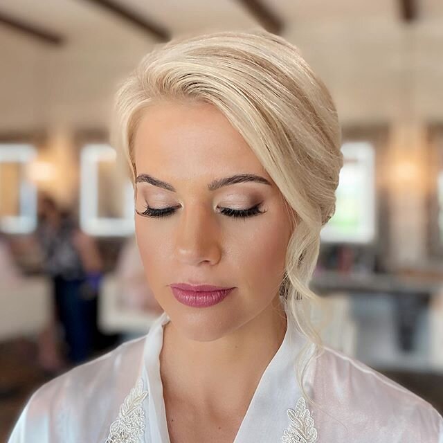 One of our most requested eye looks! 
#sunnyhairandmakeup