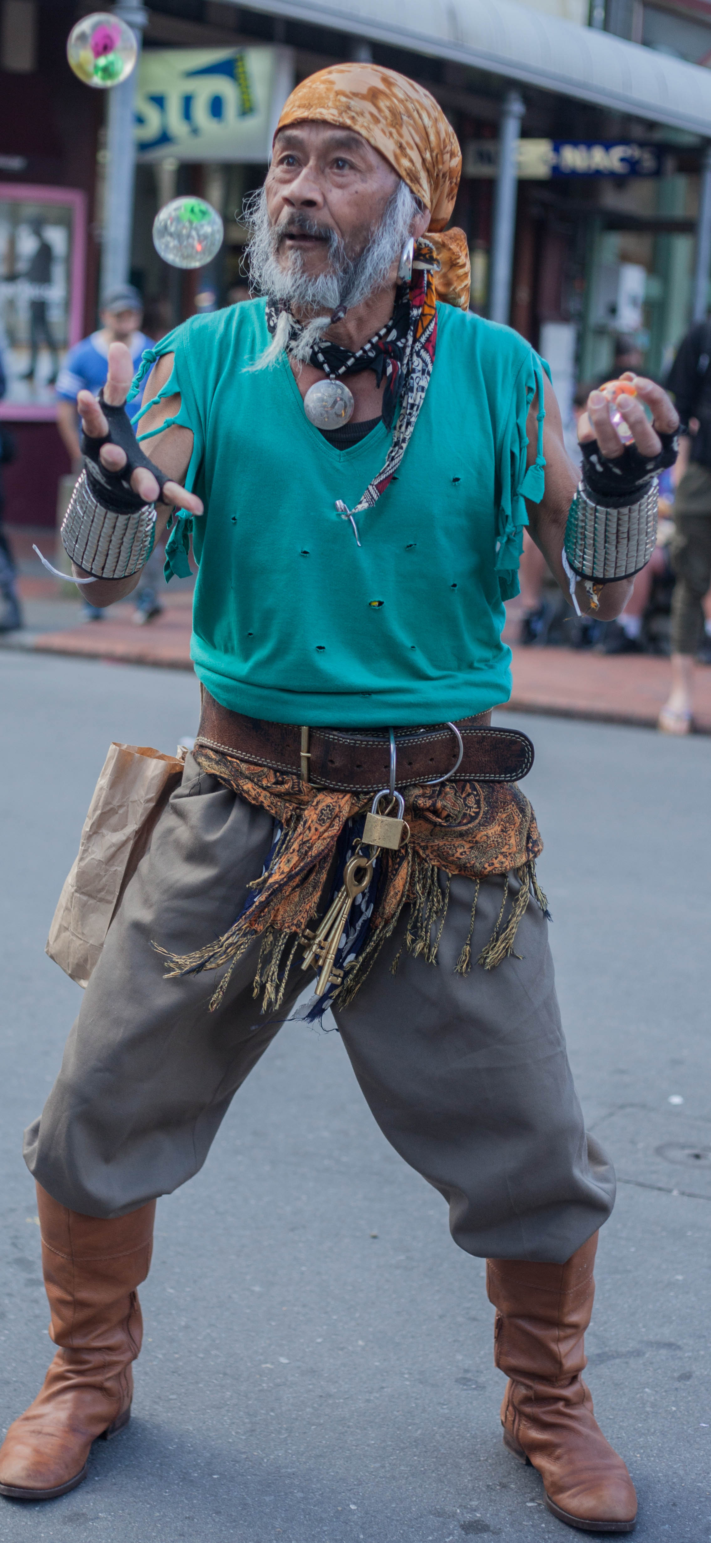 cuba juggler (1 of 1).jpg