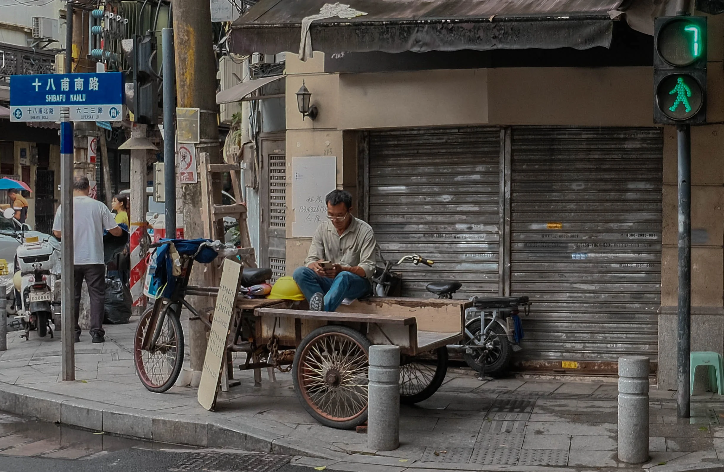 China - Guangzhou - Streets II Fuji-2.jpg