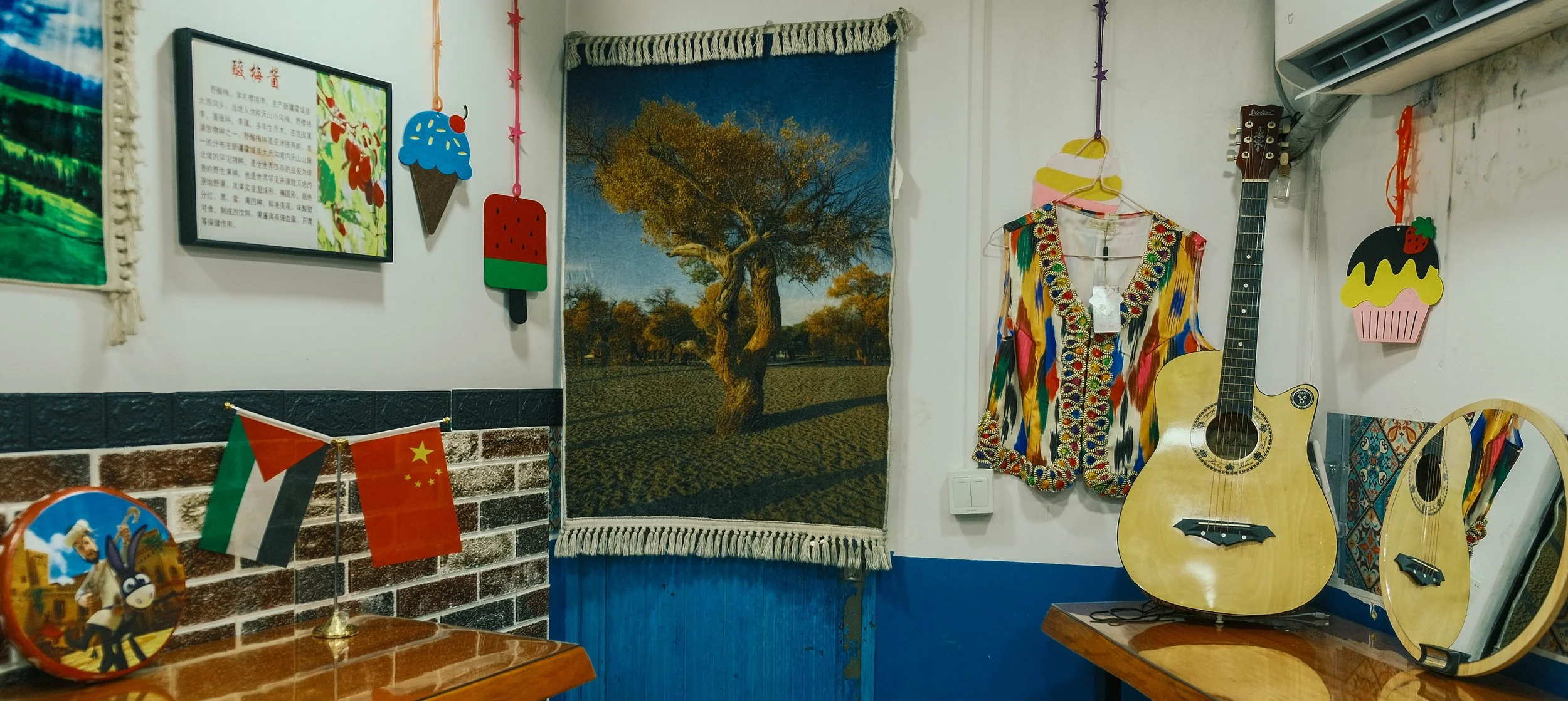 China - Guangzhou - Streets II Fuji-78.jpg