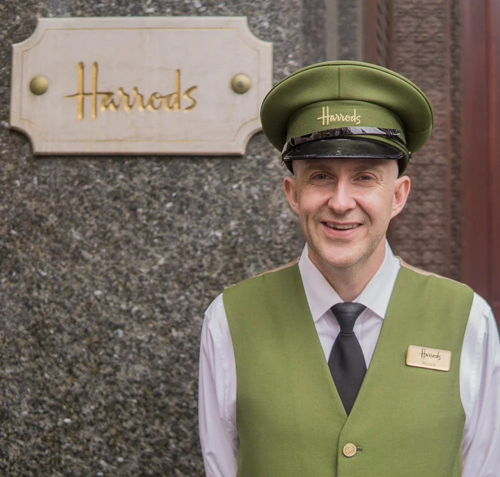 London - Knigtsbridge- Harrods Guard (7 of 8).jpg