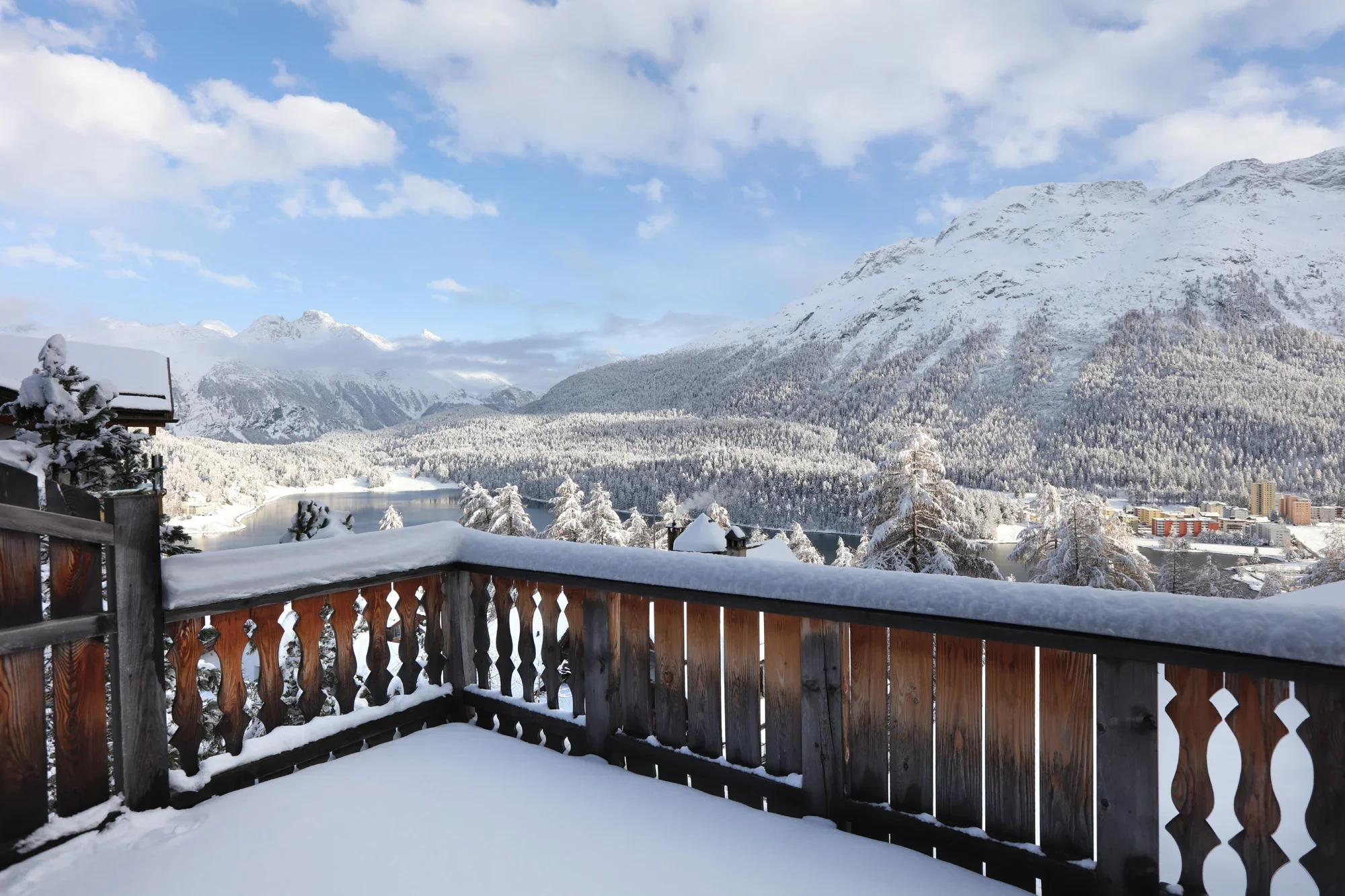 Pichalain_Chalet2_Schlafzimmer_Balkon_Ebenen.webp