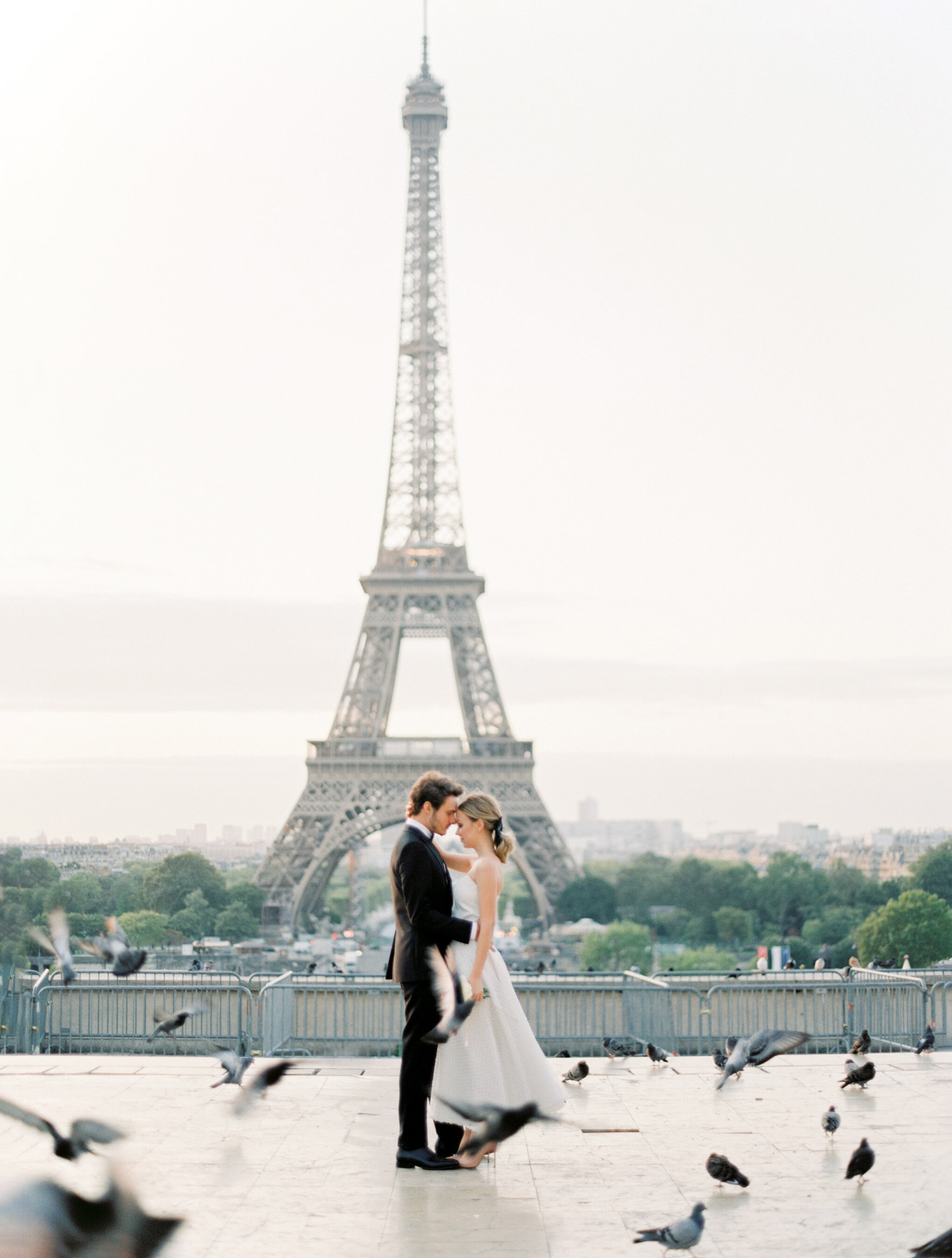 L &amp; V ~ Chic Parisian couple