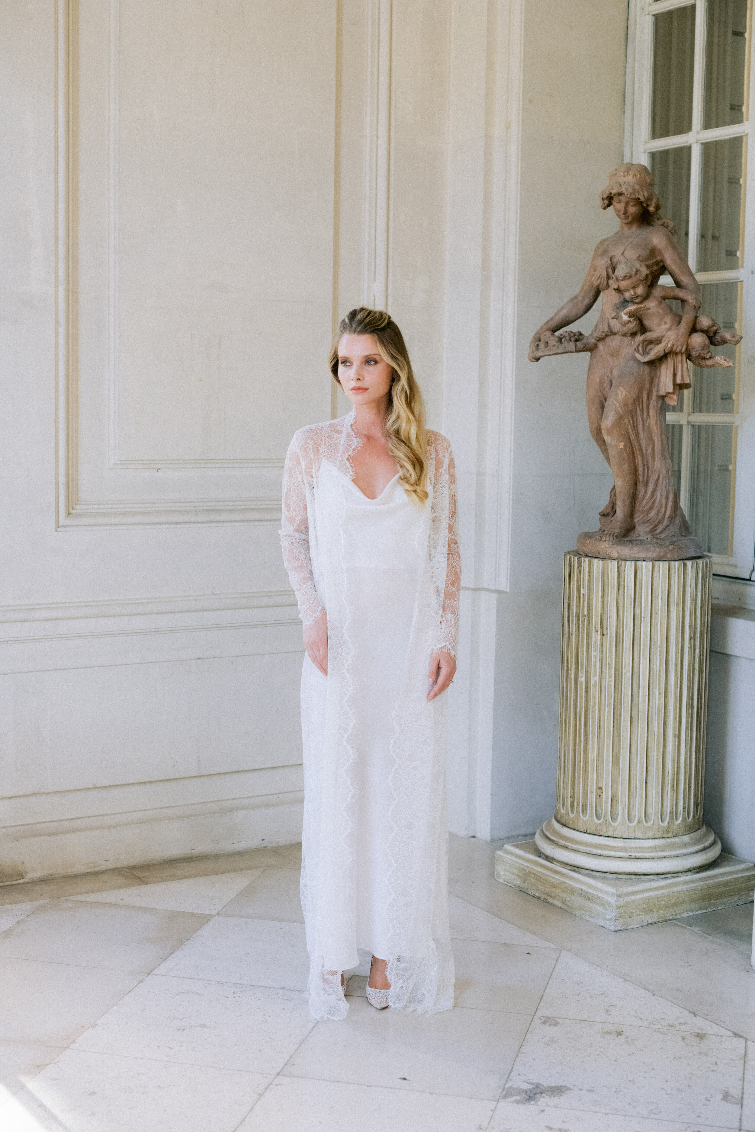 Asmaraloka Lace Robe &amp; natural Pearl Silk Slip