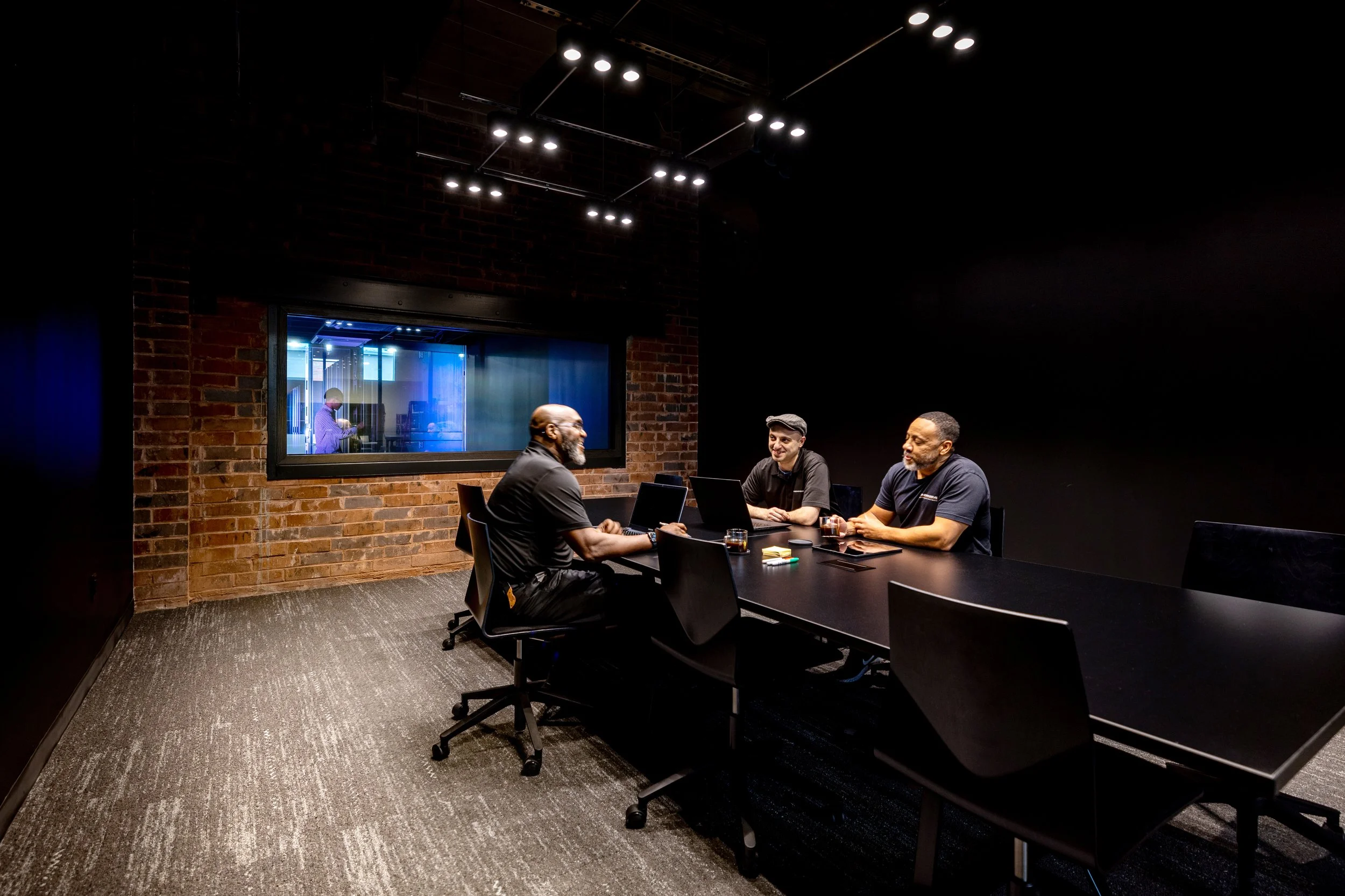  Switchable smart glass provides a dynamic connection between the server and meeting rooms. Photography by Aaron Schorch. 