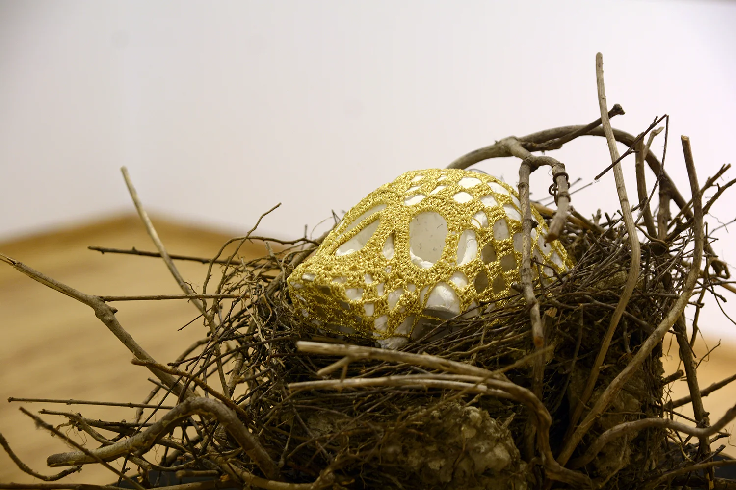 To make you warm / concrete, golden thread and nest / 2018