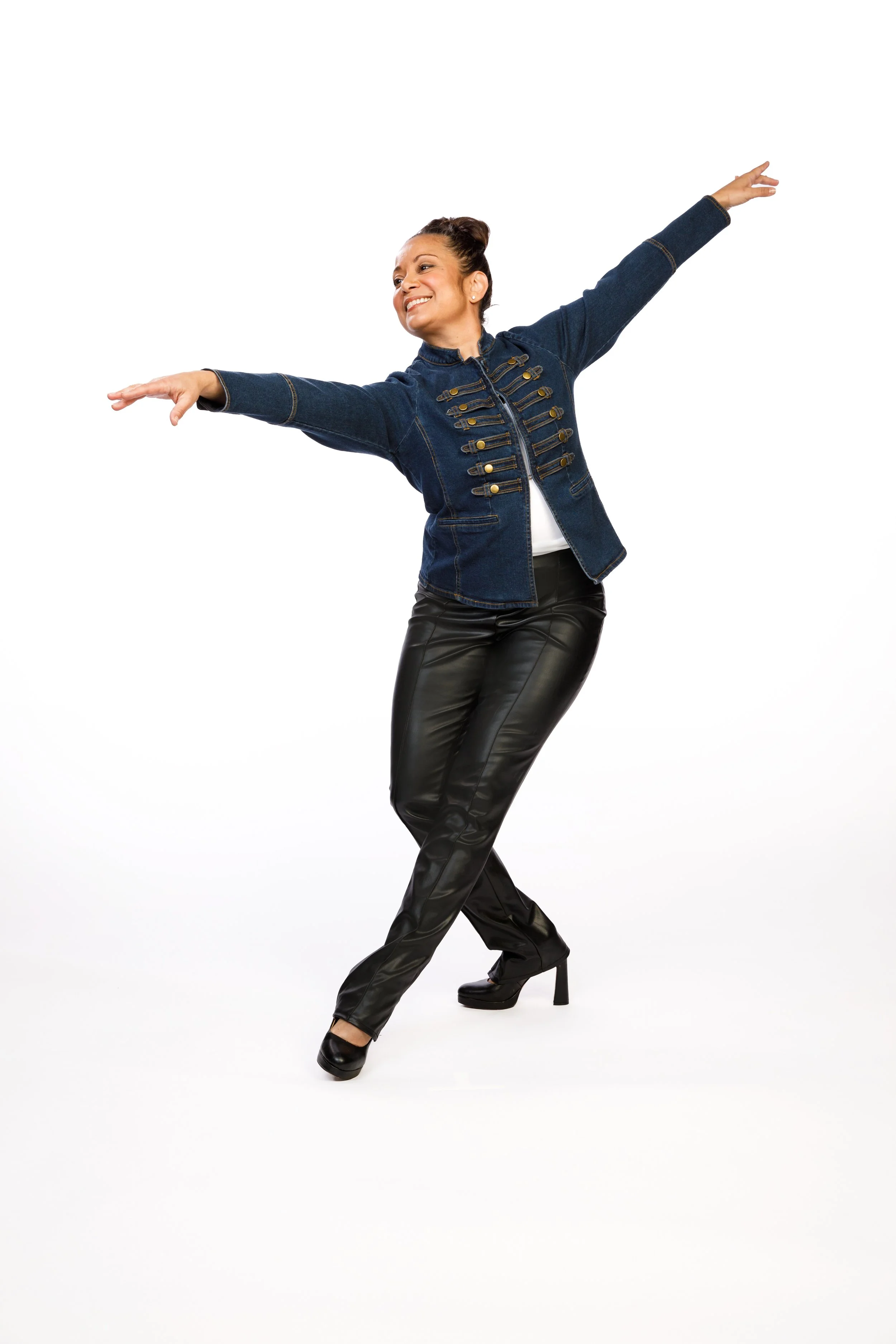 TGS_MODEL_DENIM JACKET_ADULT_FRONT_02.jpg