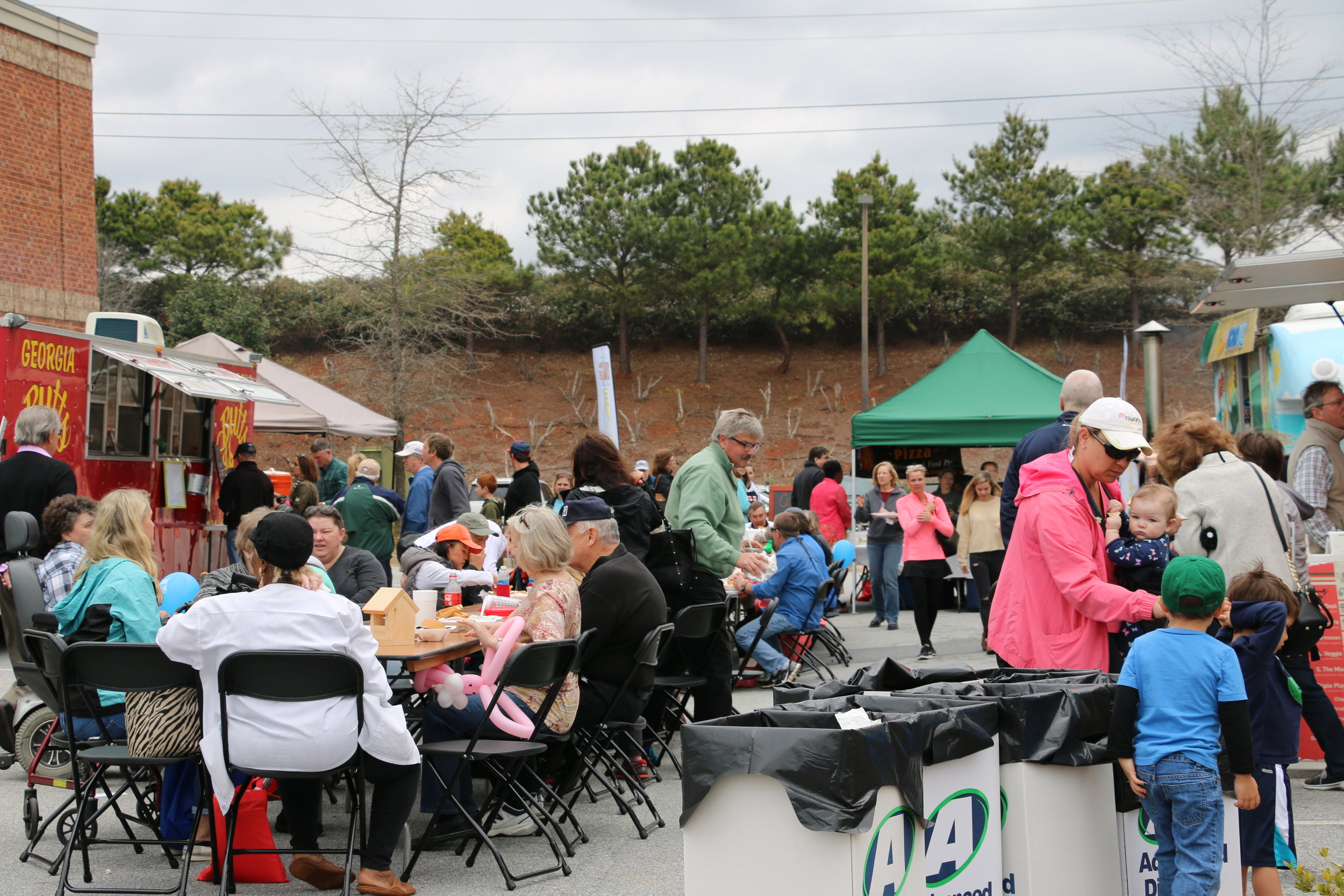 26Lunch Crowd.JPG