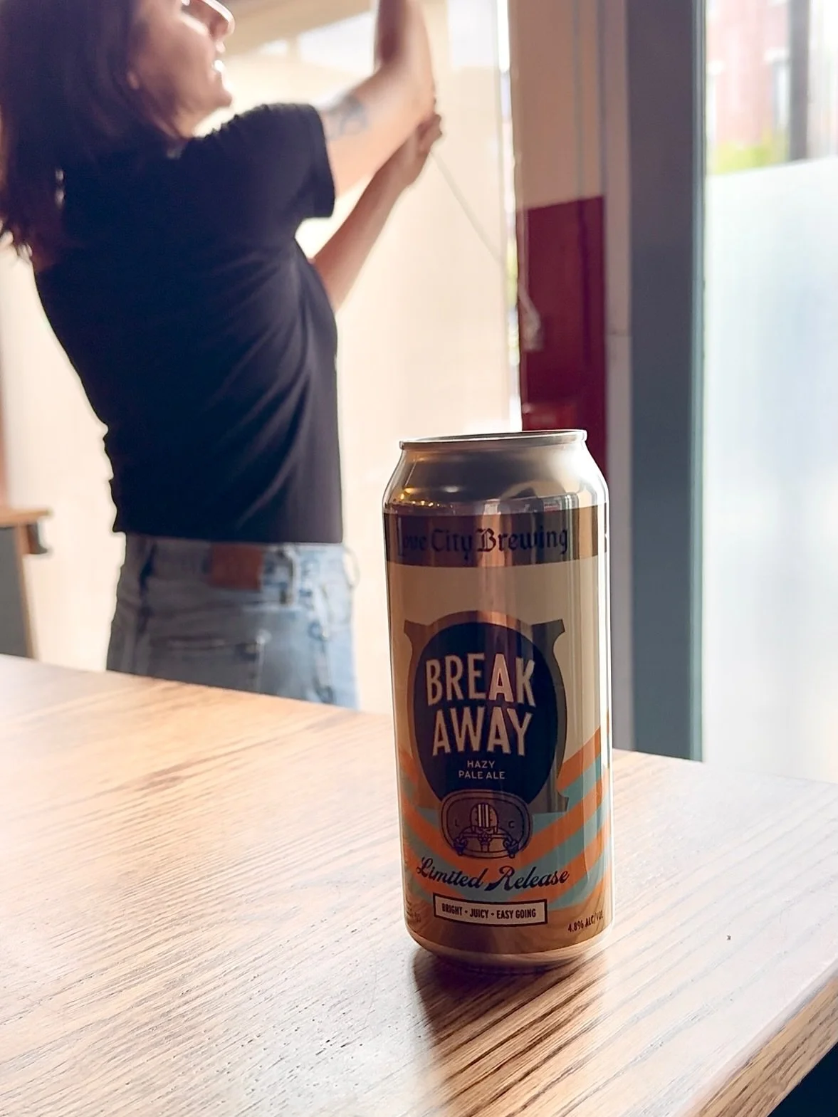 Breakaway Hazy Pale Ale just dropped! 🚴🍺 Malted wheat and rolled oats for a soft, pillowy body, then loaded up with Cascade, Citra, and Simcoe. Bright citrus, ripe pineapple, mixed berry &mdash; juicy all the way through with an easy finish that wo