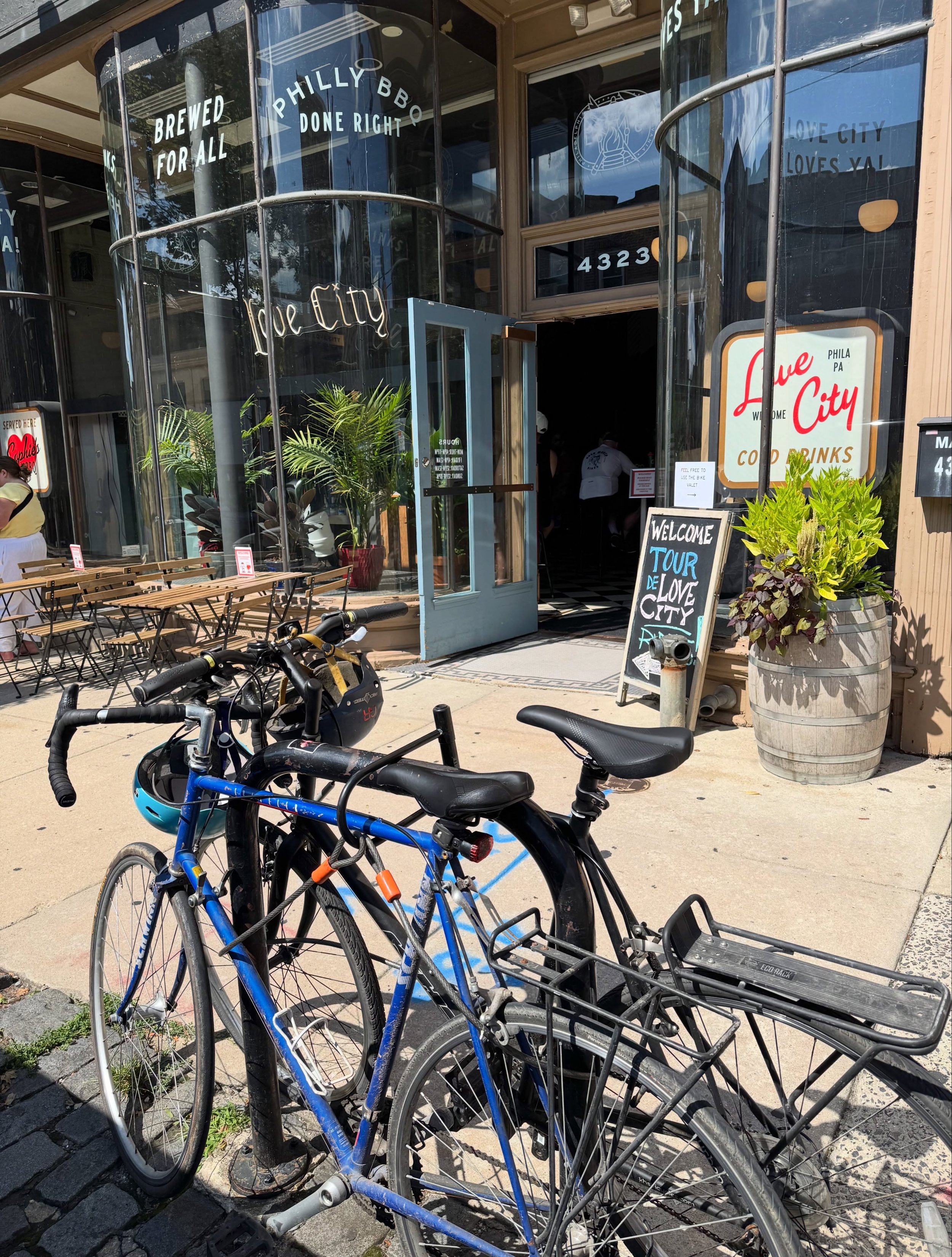 This Sunday, our place on Main Street becomes the best seat in Manayunk. 🚴&zwj;♀️🍺 The @philadelphiacyclingclassic comes through Aug. 30, and we&rsquo;re open at 8:30am! Reasons why we&rsquo;re you&rsquo;re watch spot:
🍹🍢Race-day drink specials: 