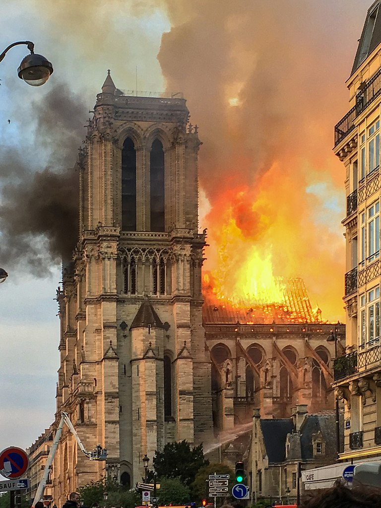 768px-Incendie_Notre_Dame_de_Paris.jpg