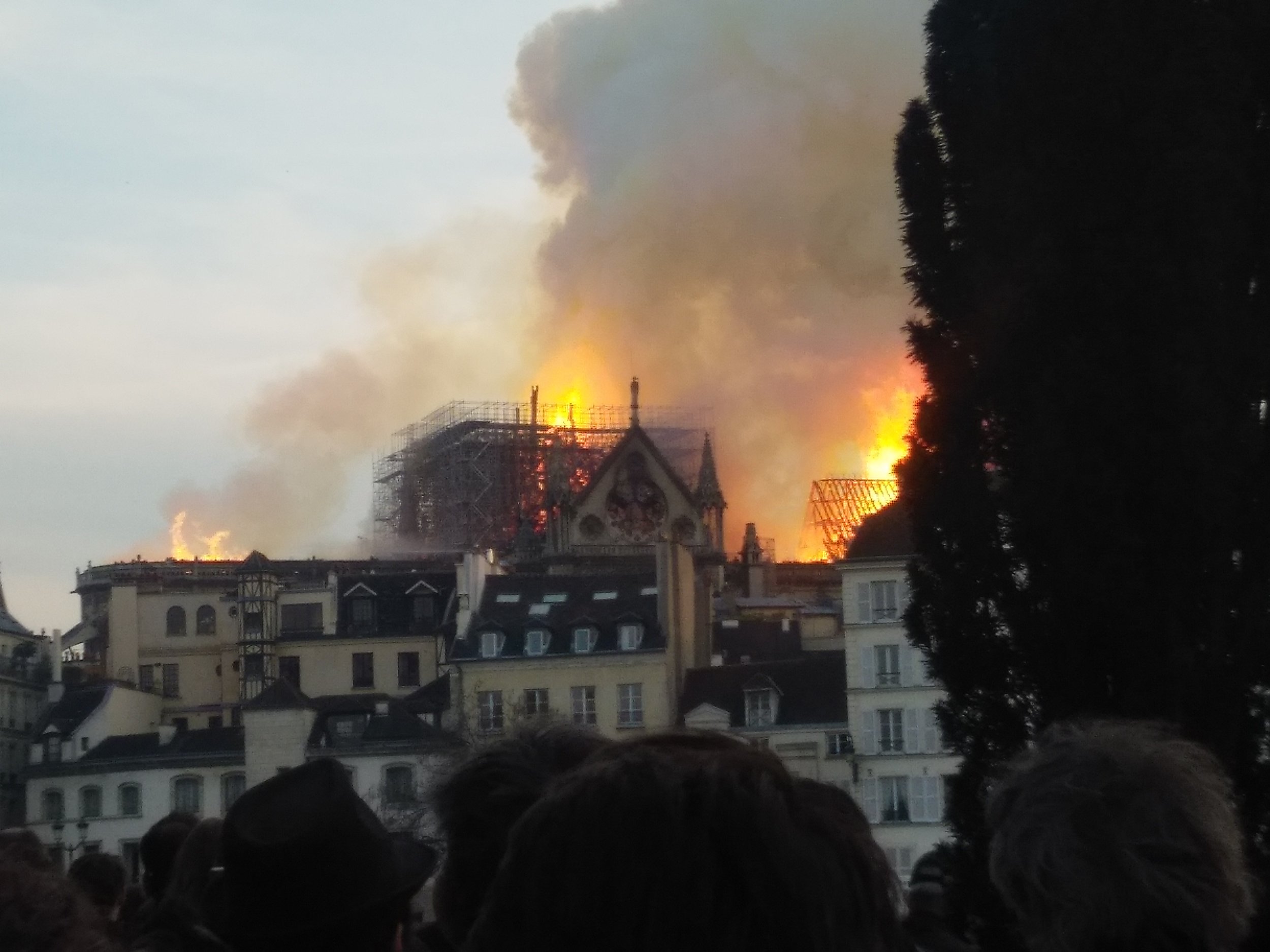 Incendie_de_Notre-Dame-de-Paris_15_avril_2019_11.jpg