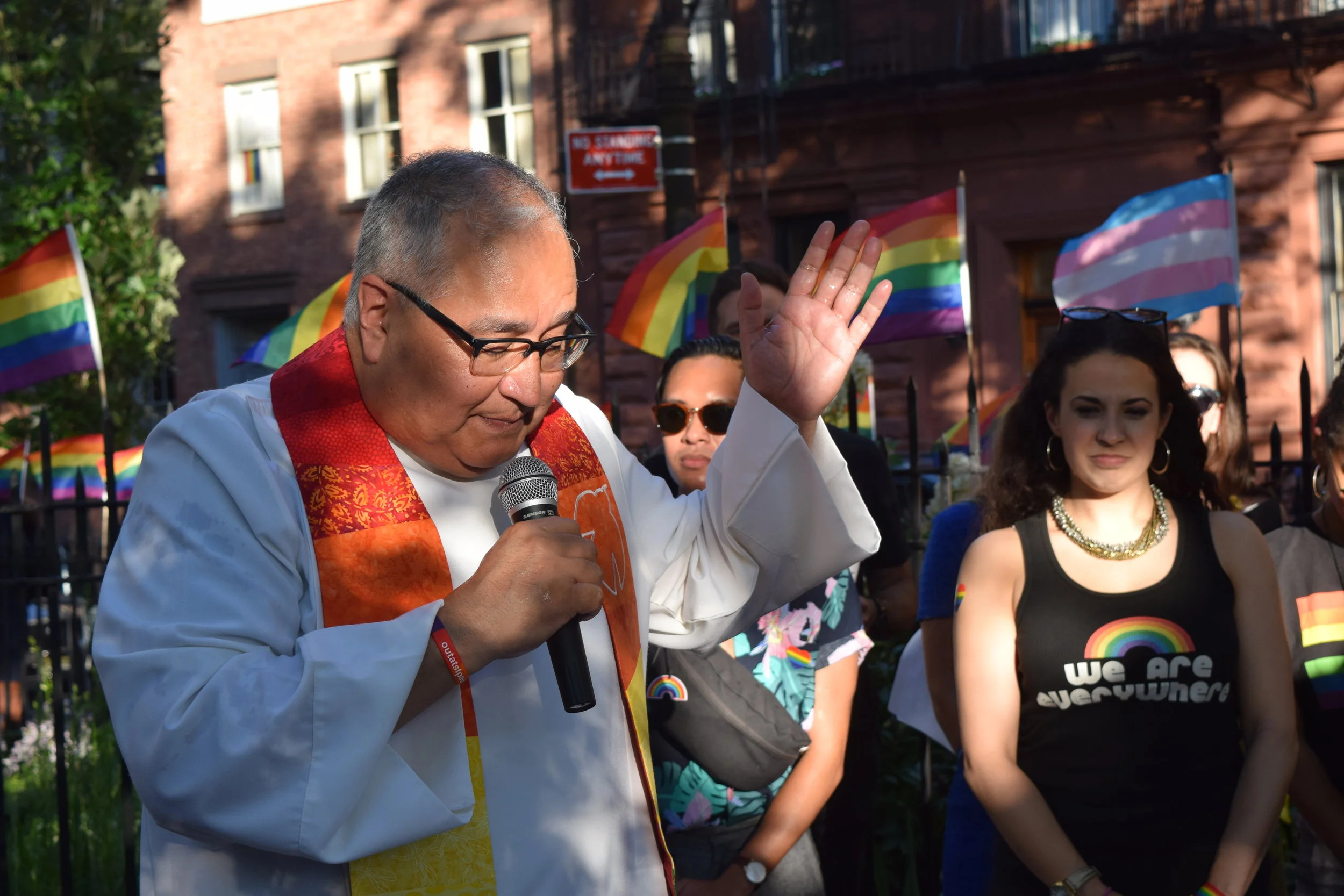 Video: LGBTQ Catholics celebrate Mass outside Stonewall Inn