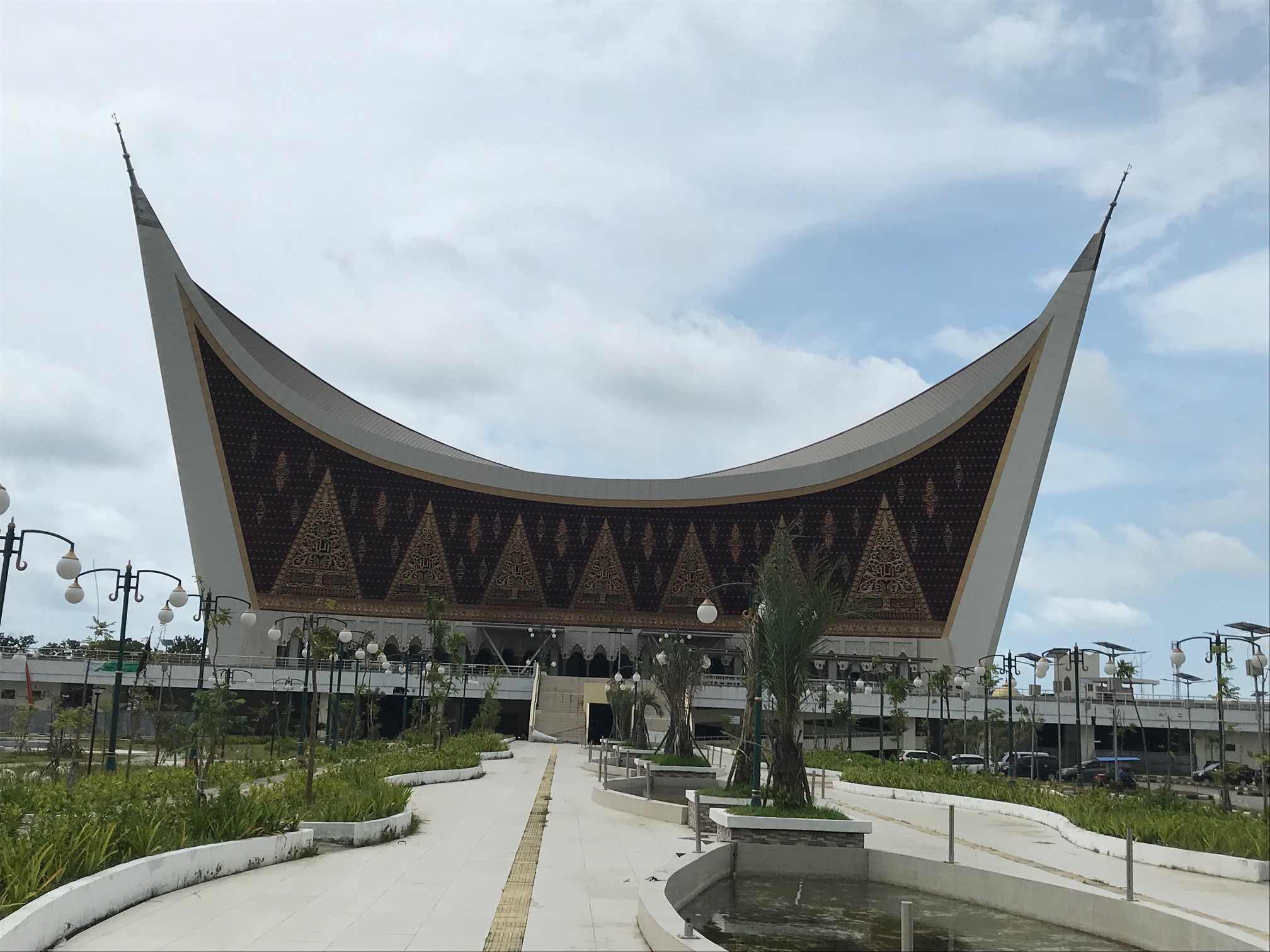 padang The Grand Moque of West Sumatra, in traditional style.jpg