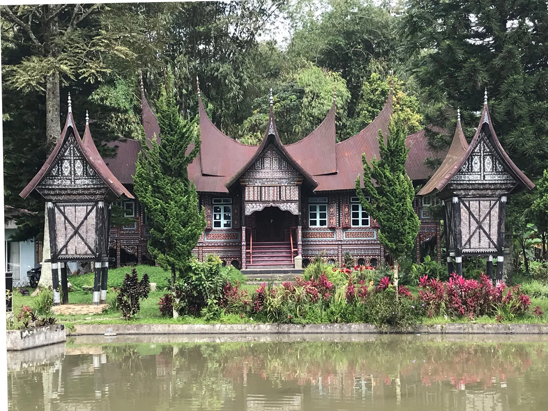 A Maning house in traditional style. Photo by Paul Marshall.